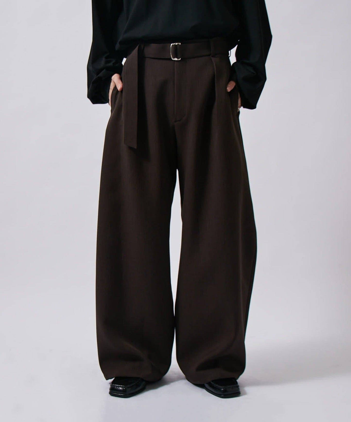 配腰帶雙層布氣球弧形休閒褲