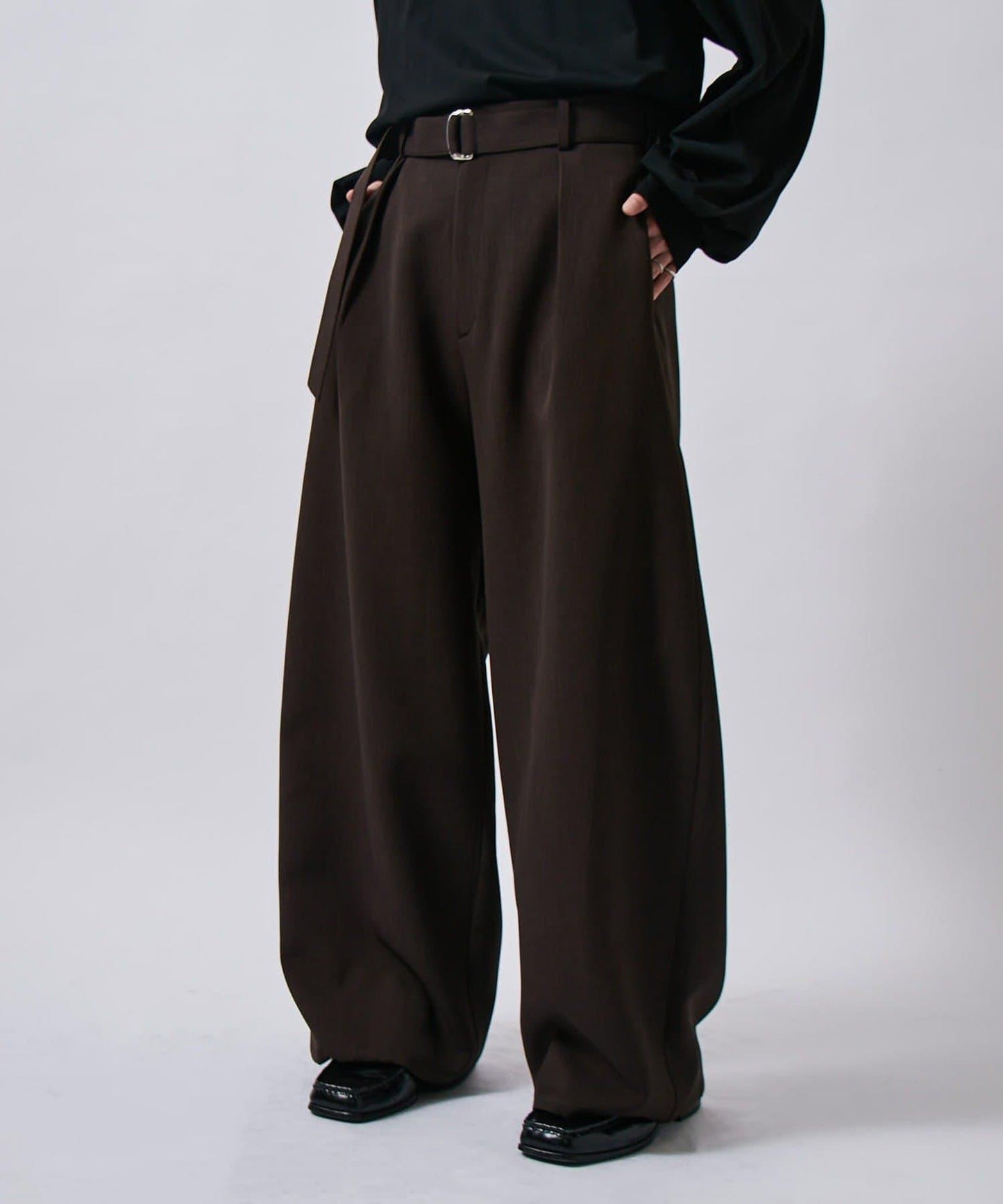 配腰帶雙層布氣球弧形休閒褲