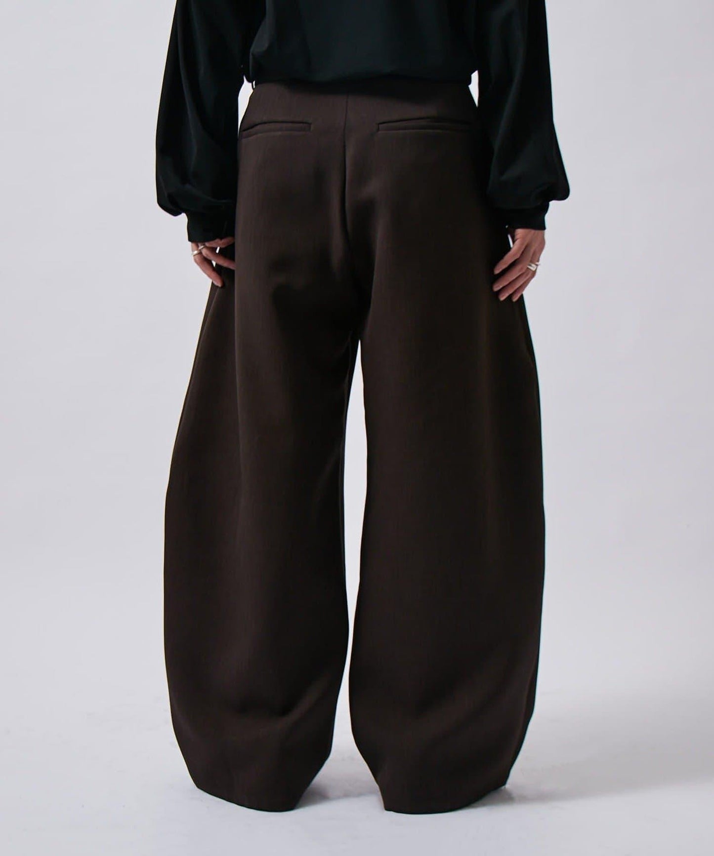 配腰帶雙層布氣球弧形休閒褲