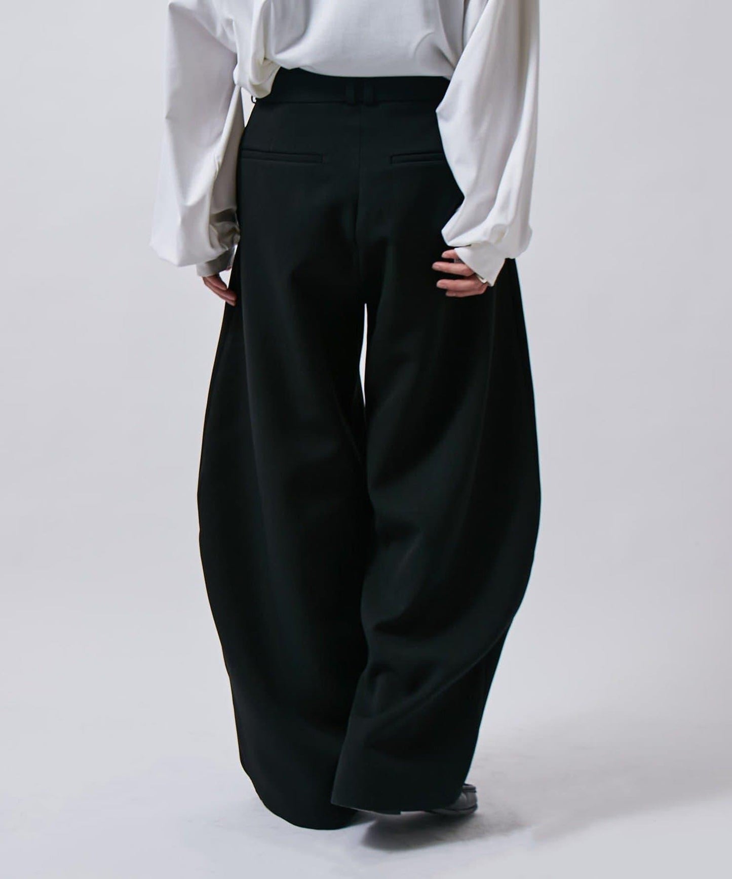 配腰帶雙層布氣球弧形休閒褲