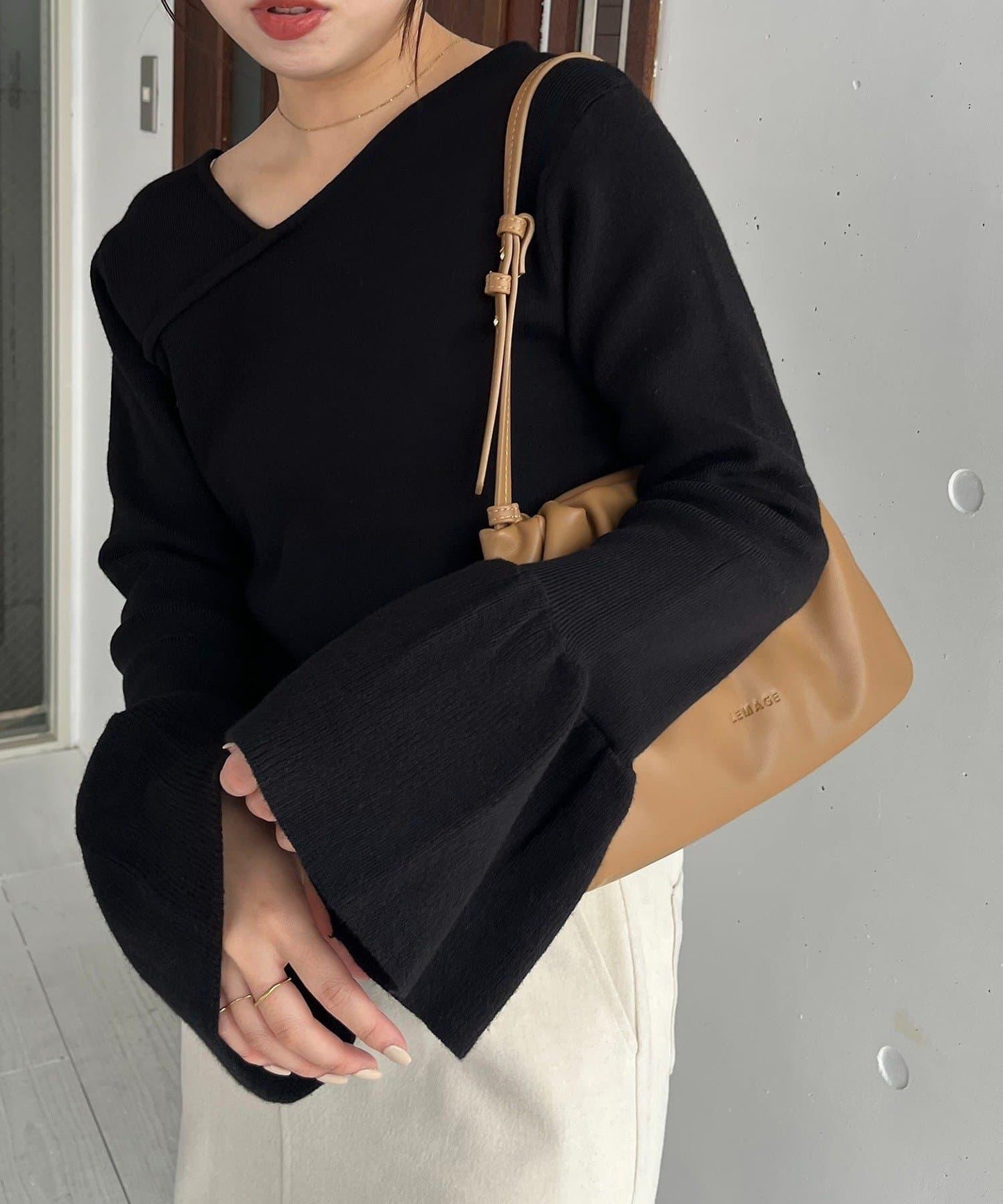 CAPRICIEUX LE'MAGE 喇叭袖 不對稱領 針織上衣