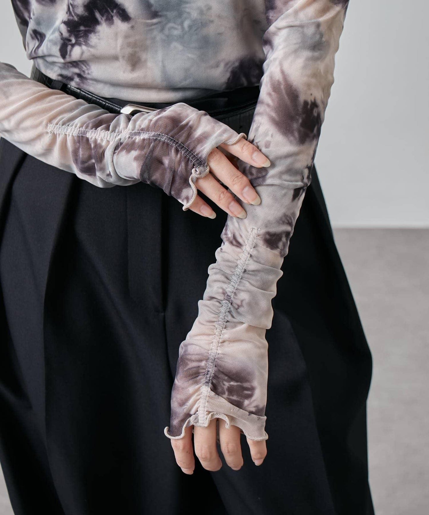 袖褶皺大理石紋透視上衣