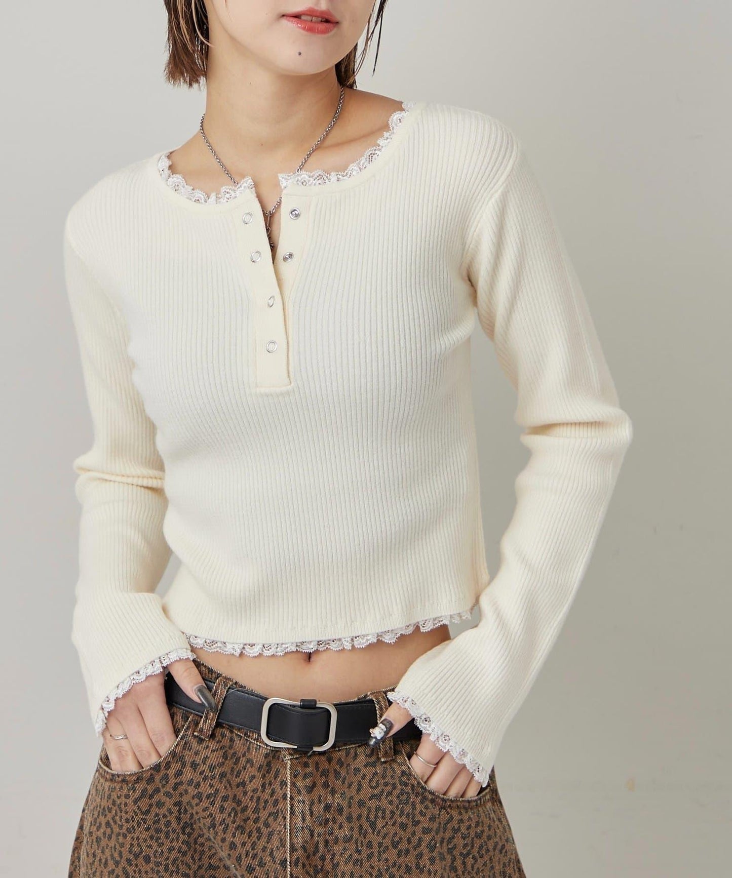 蕾絲拼接亨利領針織衫