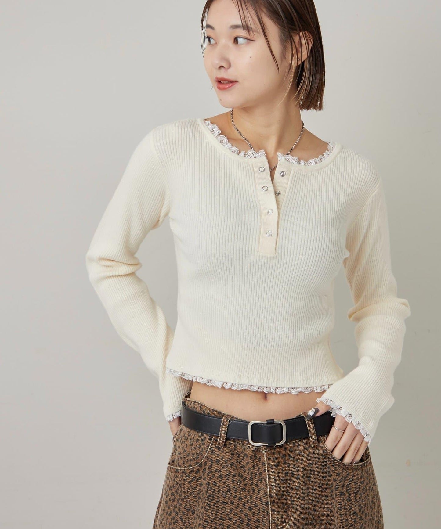 蕾絲拼接亨利領針織衫