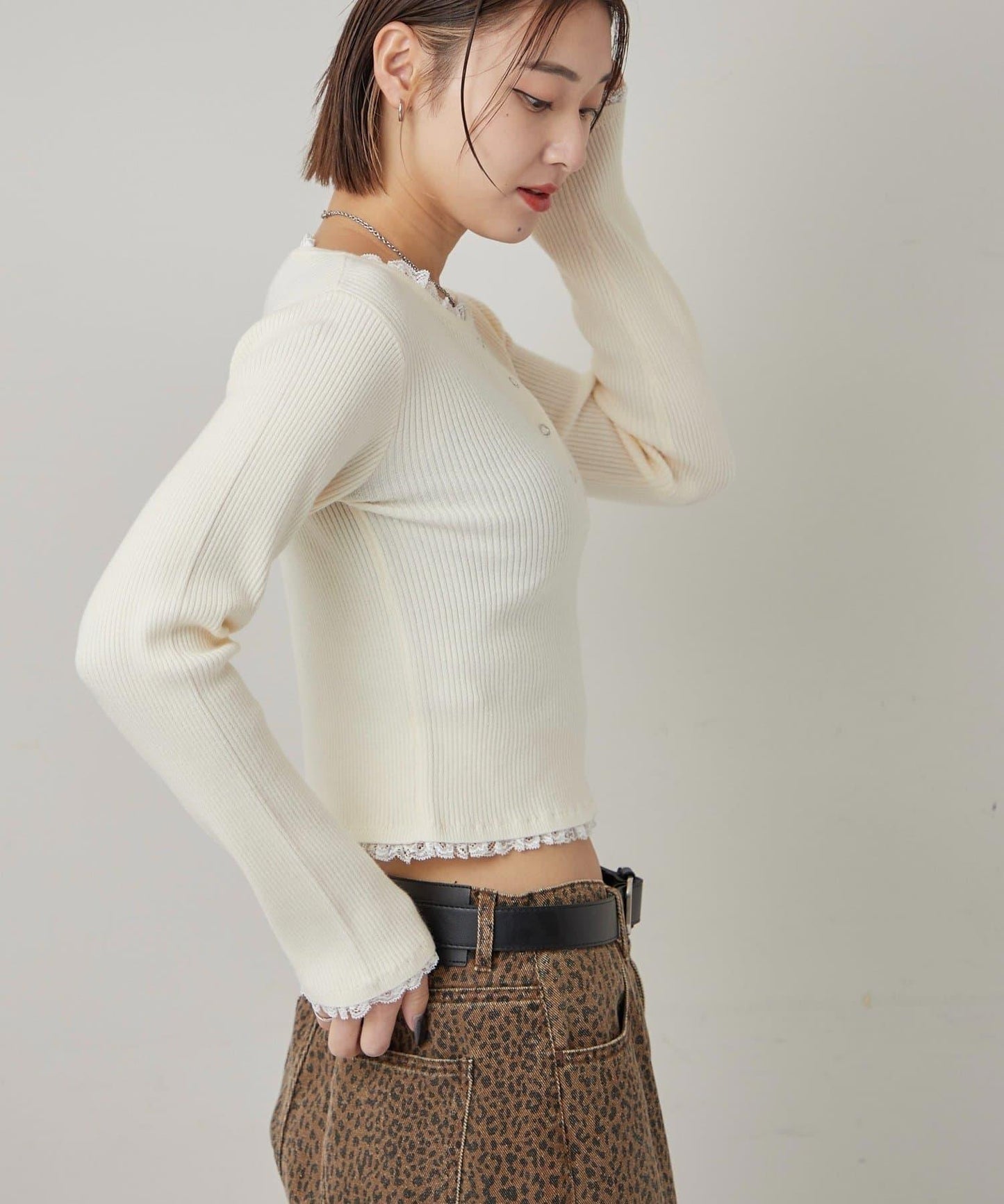 蕾絲拼接亨利領針織衫