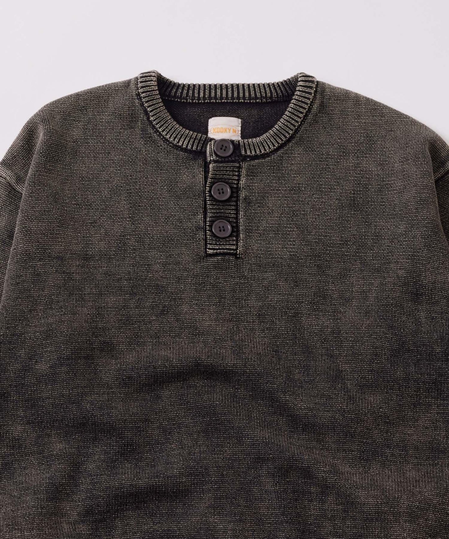 【KOOKY'N】水洗做舊亨利領針織衫