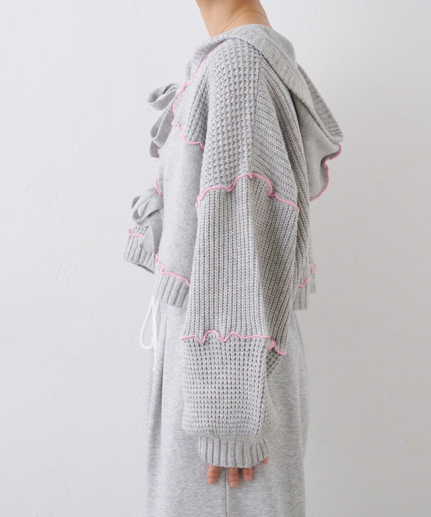 ★【HELLO.SANFRANCISCO/ハローサンフランシスコ】拼色荷葉邊拼接連帽開衫