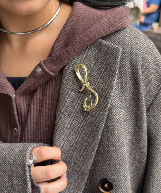 lil 扭轉造型胸針