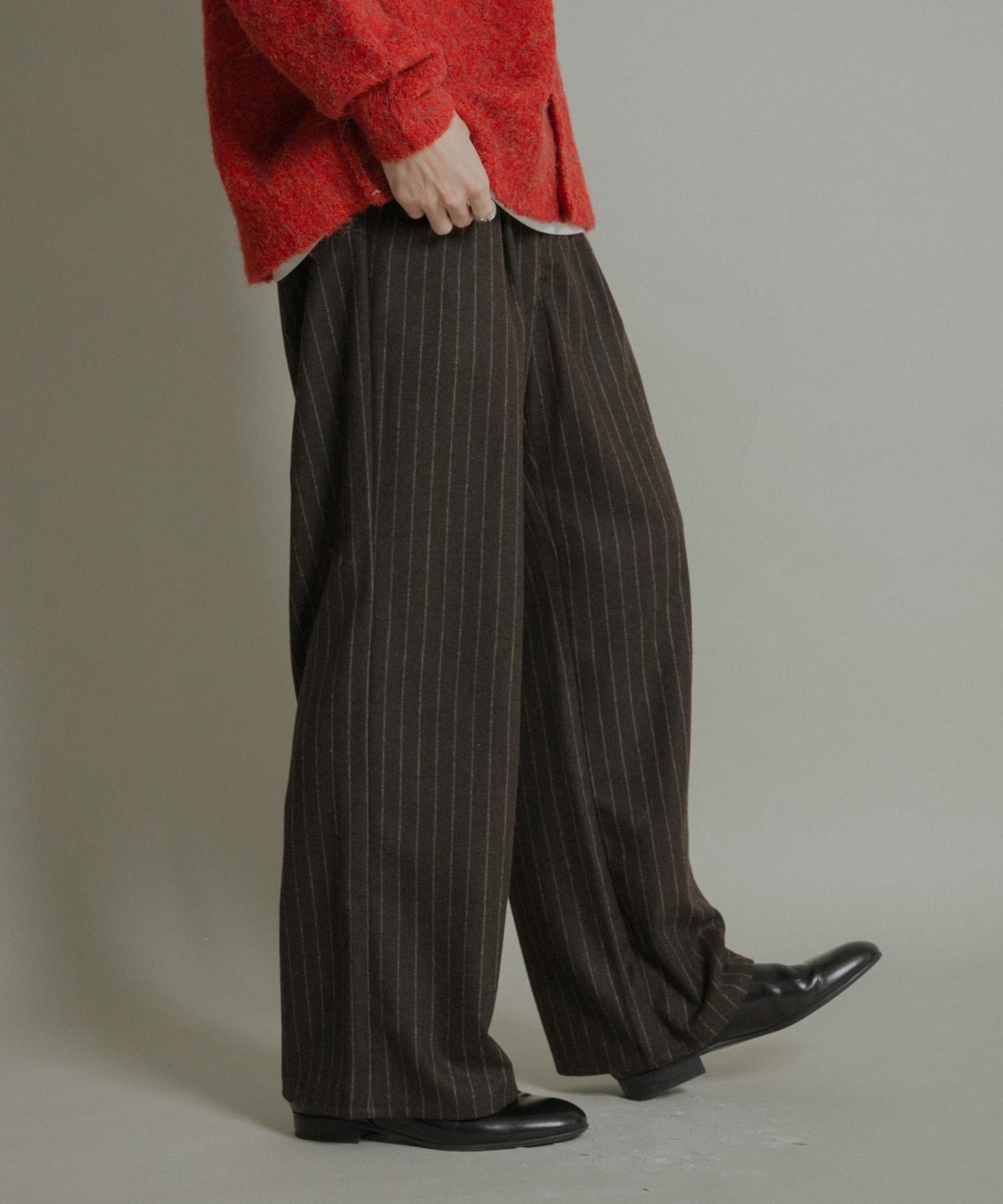 羊毛混紡弧形口袋直筒褲