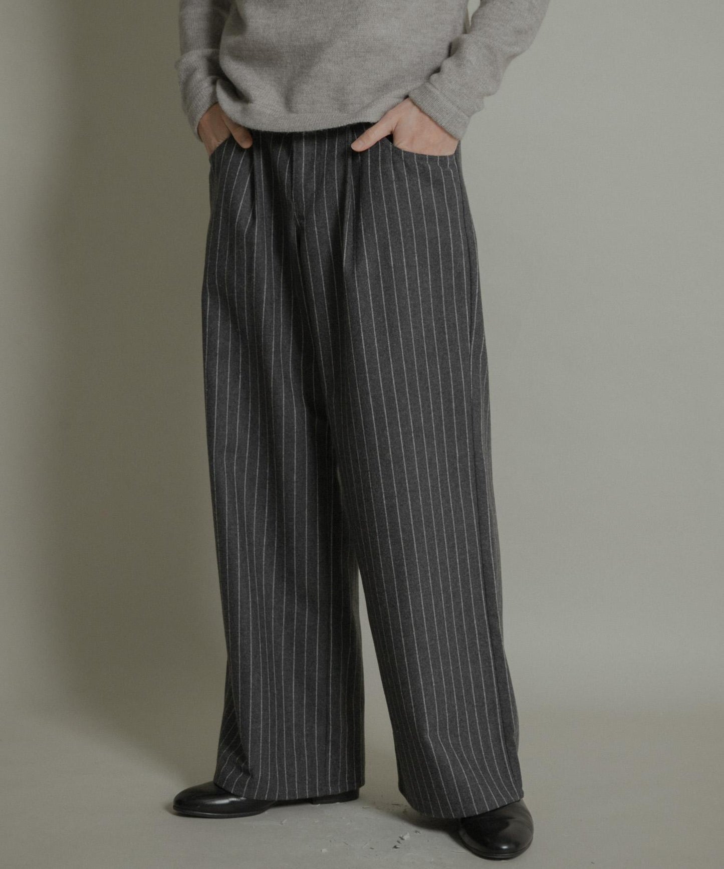 羊毛混紡弧形口袋直筒褲