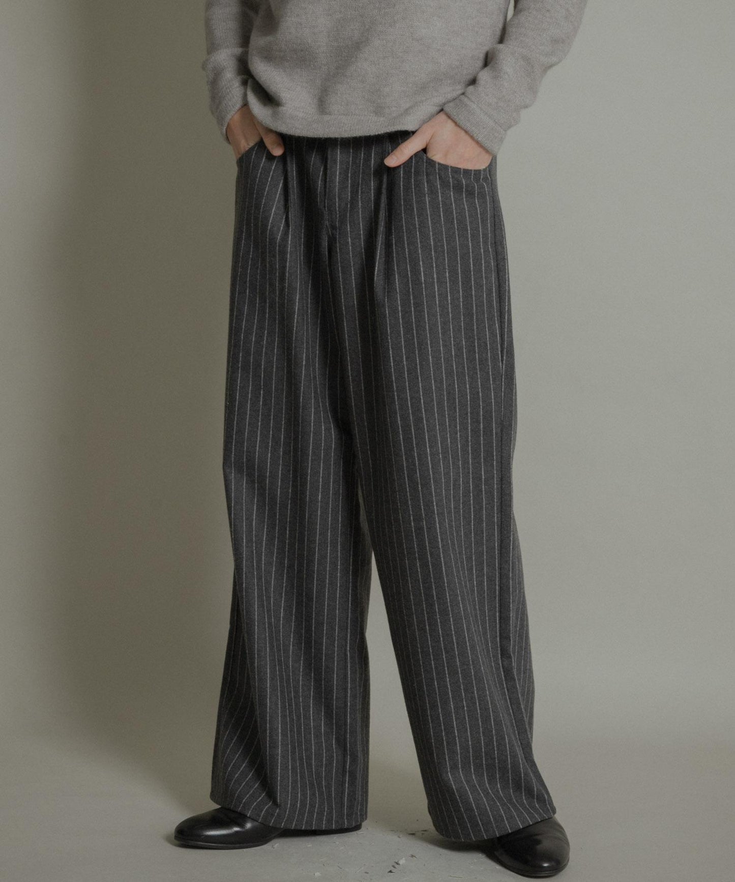 羊毛混紡弧形口袋直筒褲