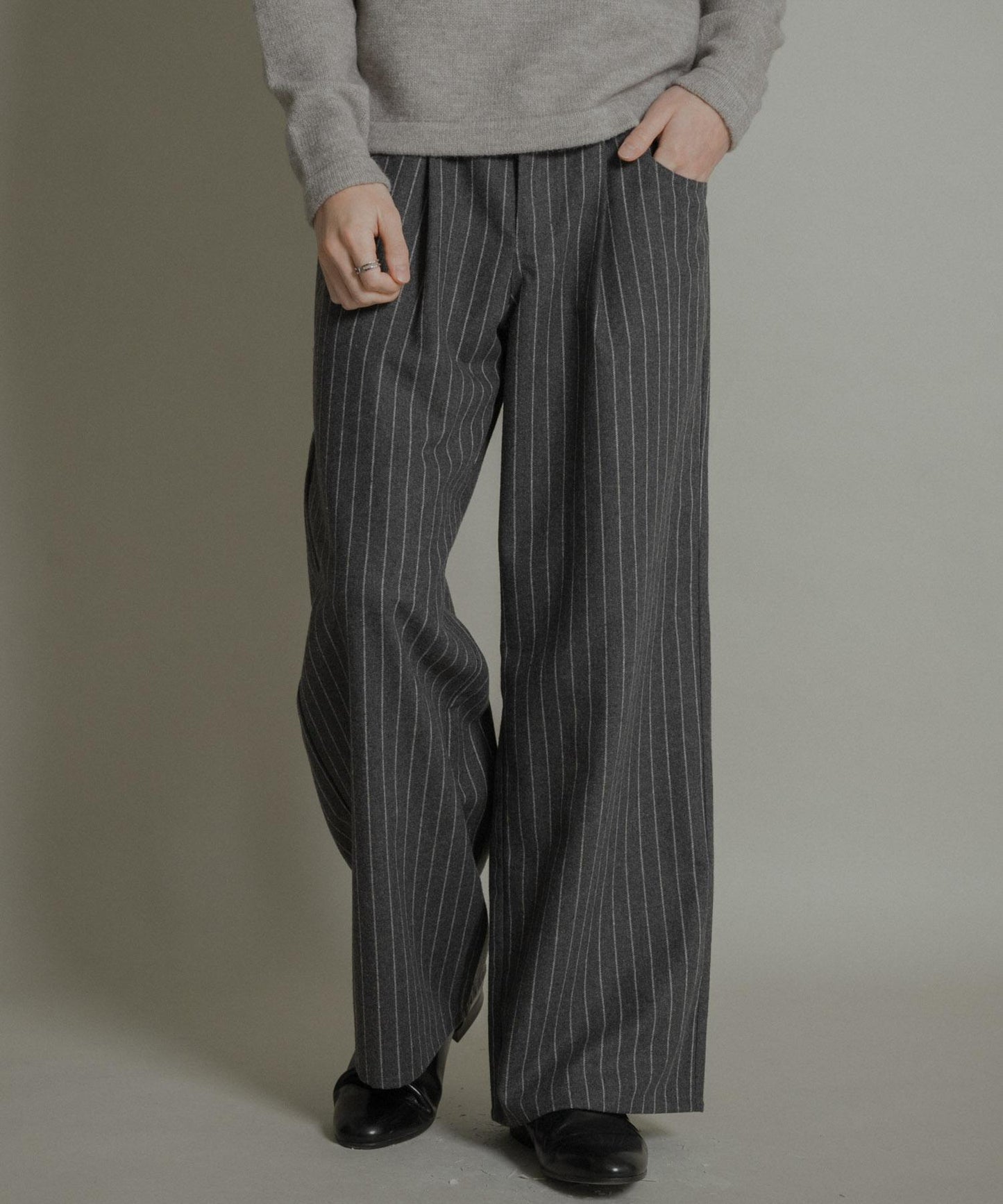 羊毛混紡弧形口袋直筒褲