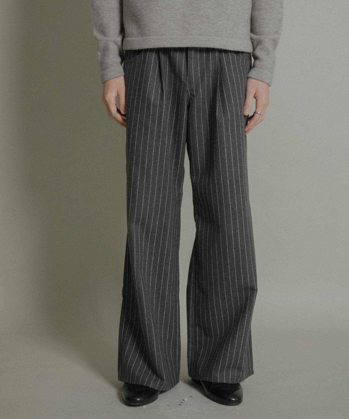 羊毛混紡弧形口袋直筒褲