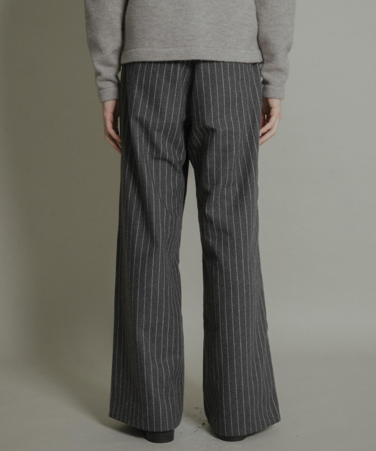 羊毛混紡弧形口袋直筒褲