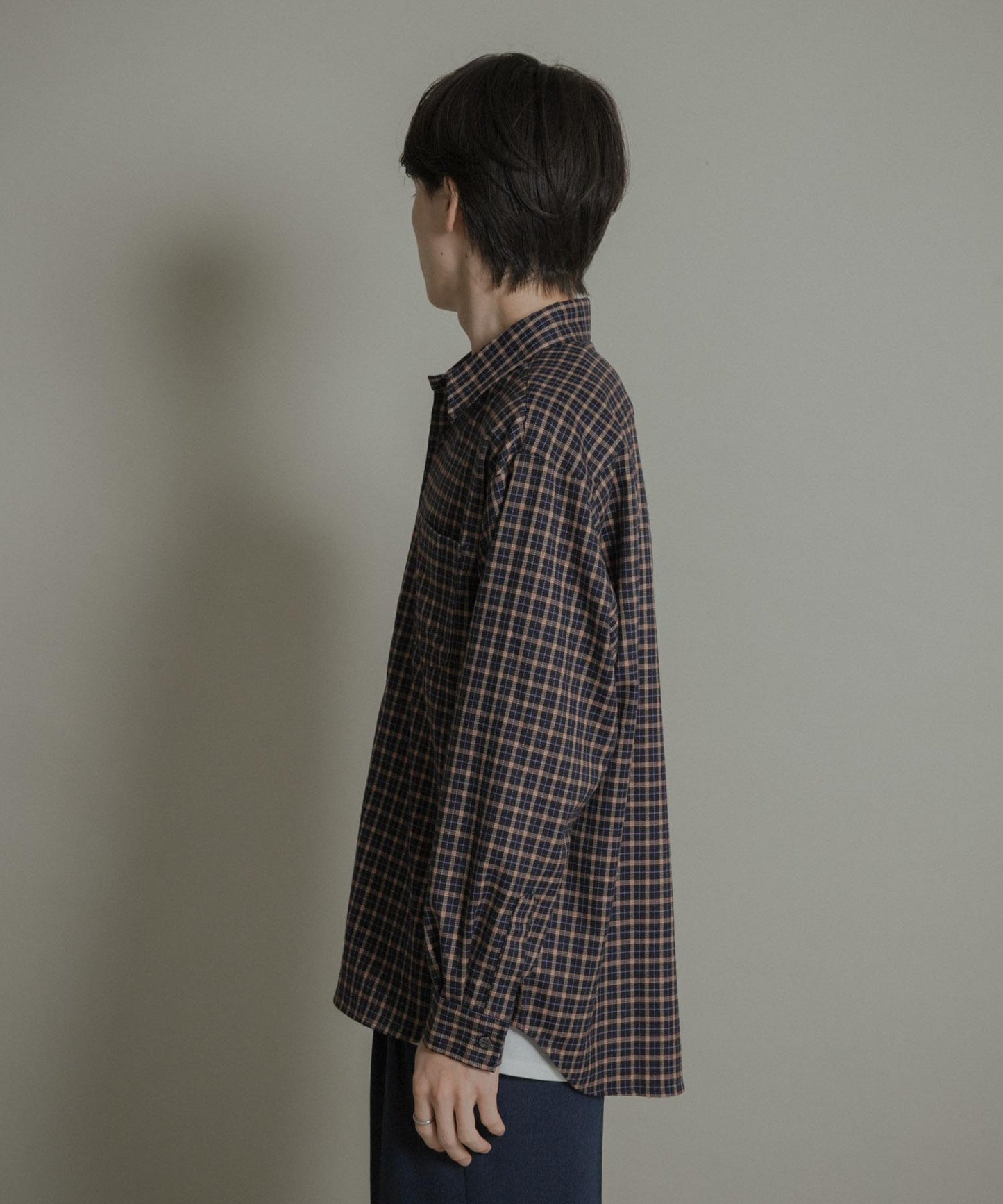 微妙色調長袖法蘭絨襯衫