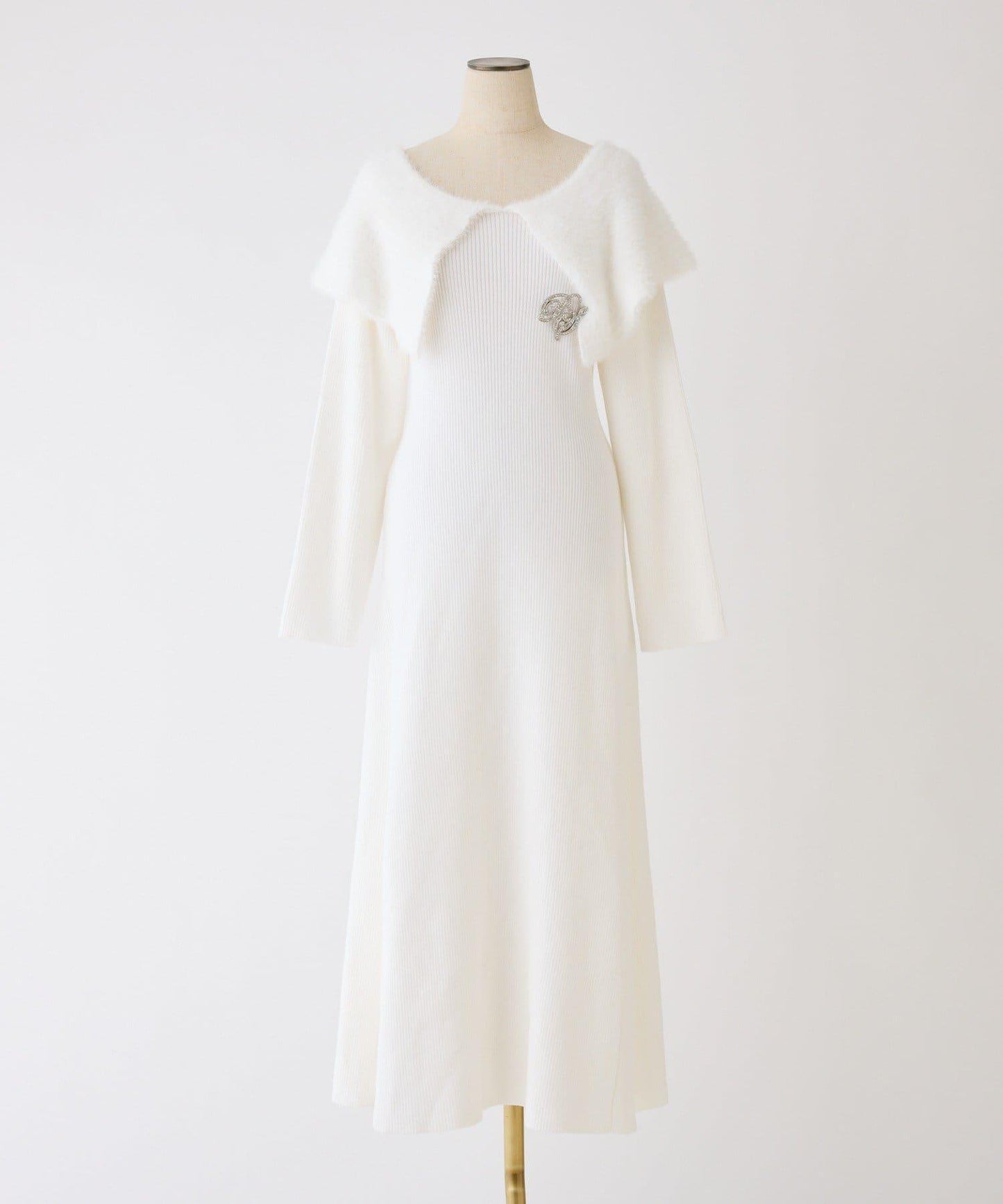 帶胸針針織連衣裙