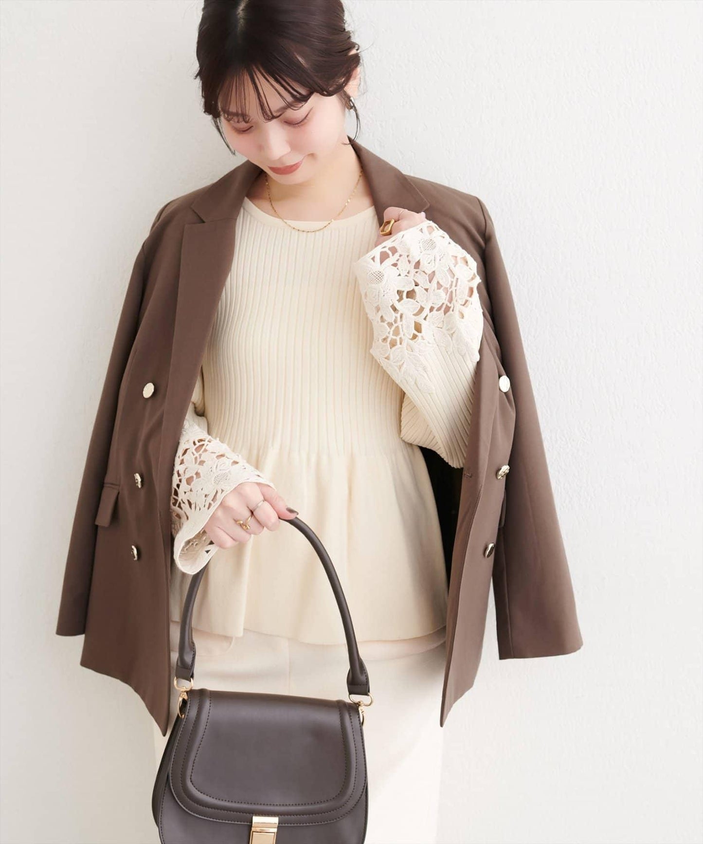 袖部蕾絲荷葉邊針織衫