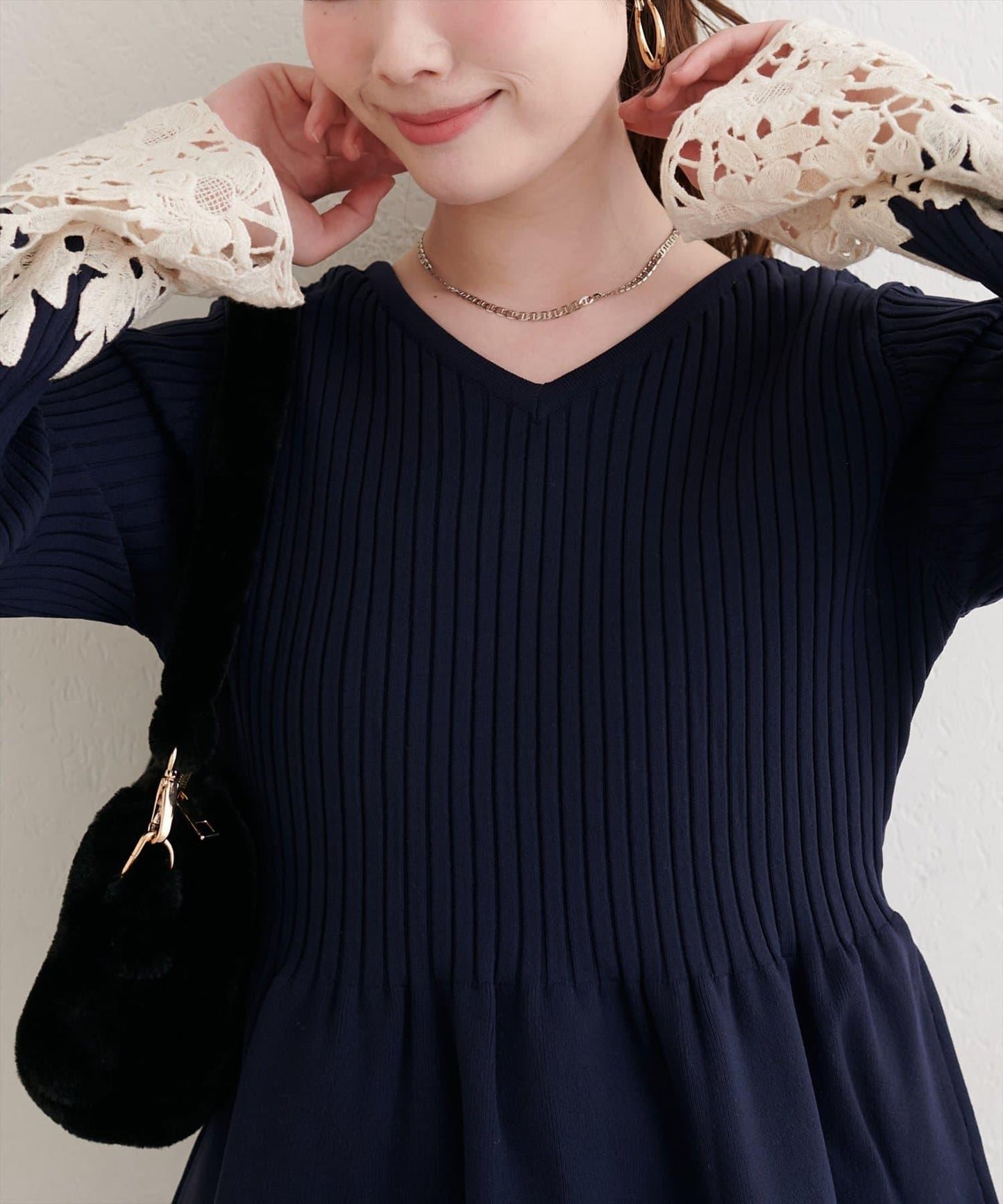 袖部蕾絲荷葉邊針織衫