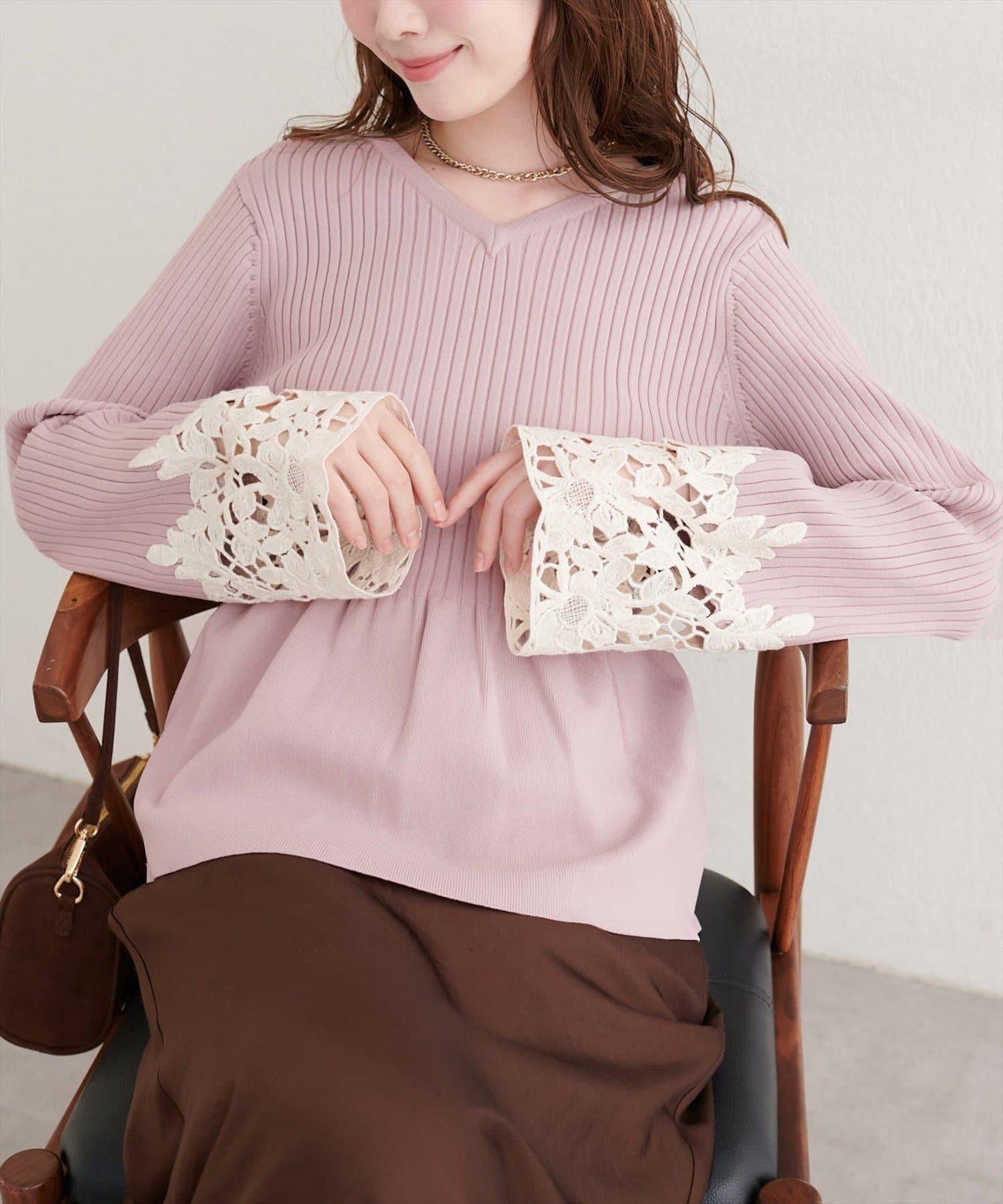 袖部蕾絲荷葉邊針織衫
