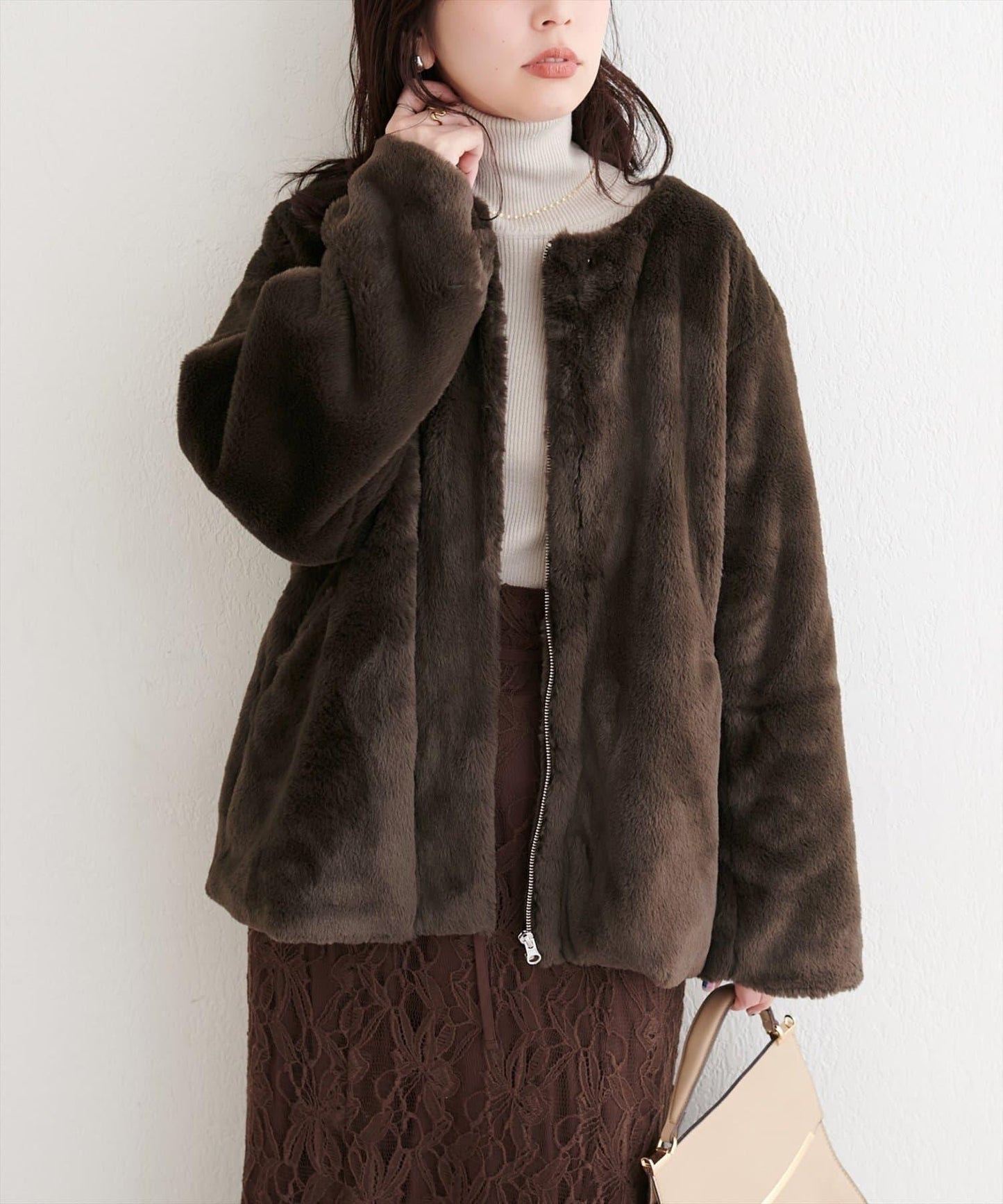 拼色仿羊羔絨中長款大衣