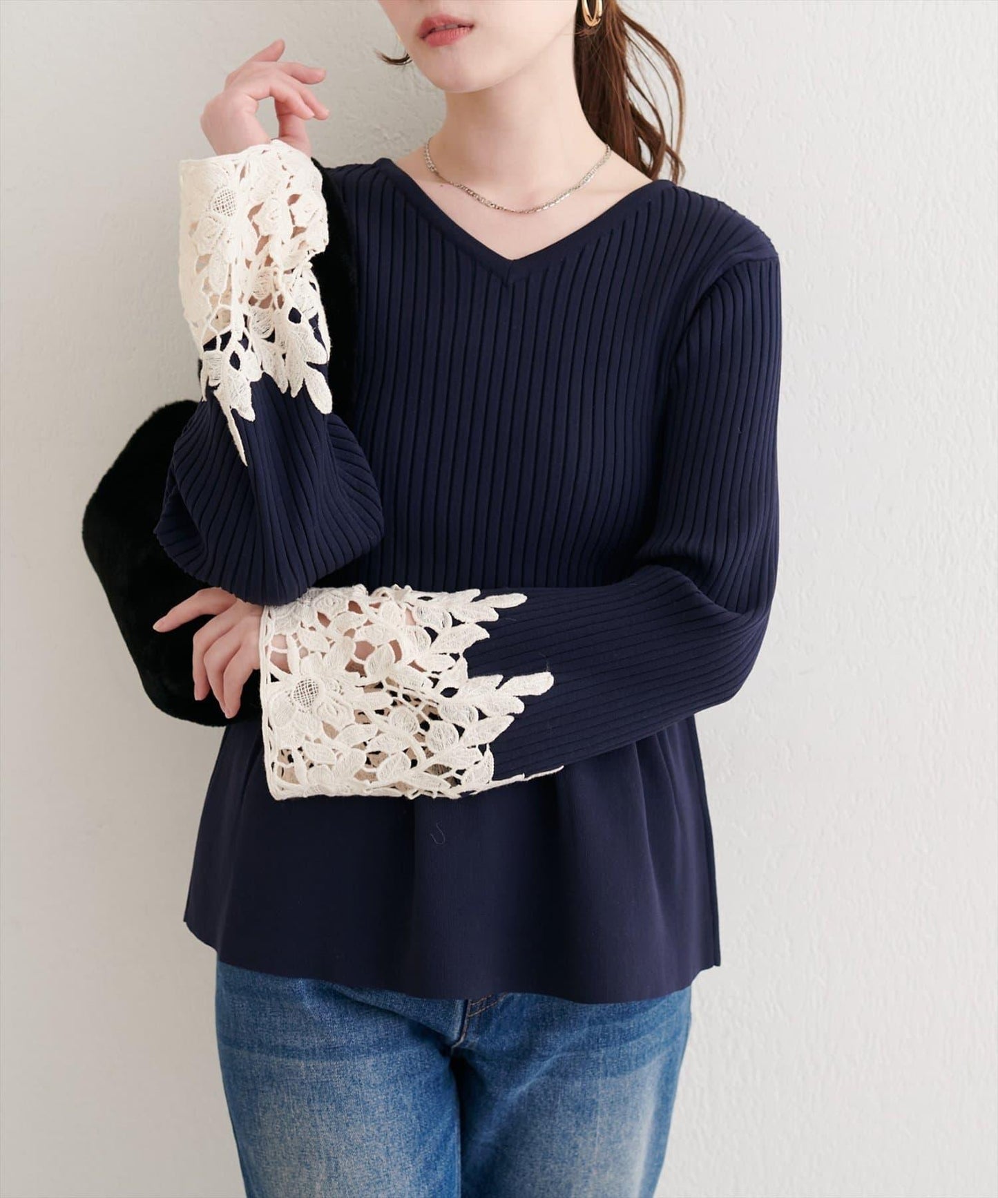 袖部蕾絲荷葉邊針織衫
