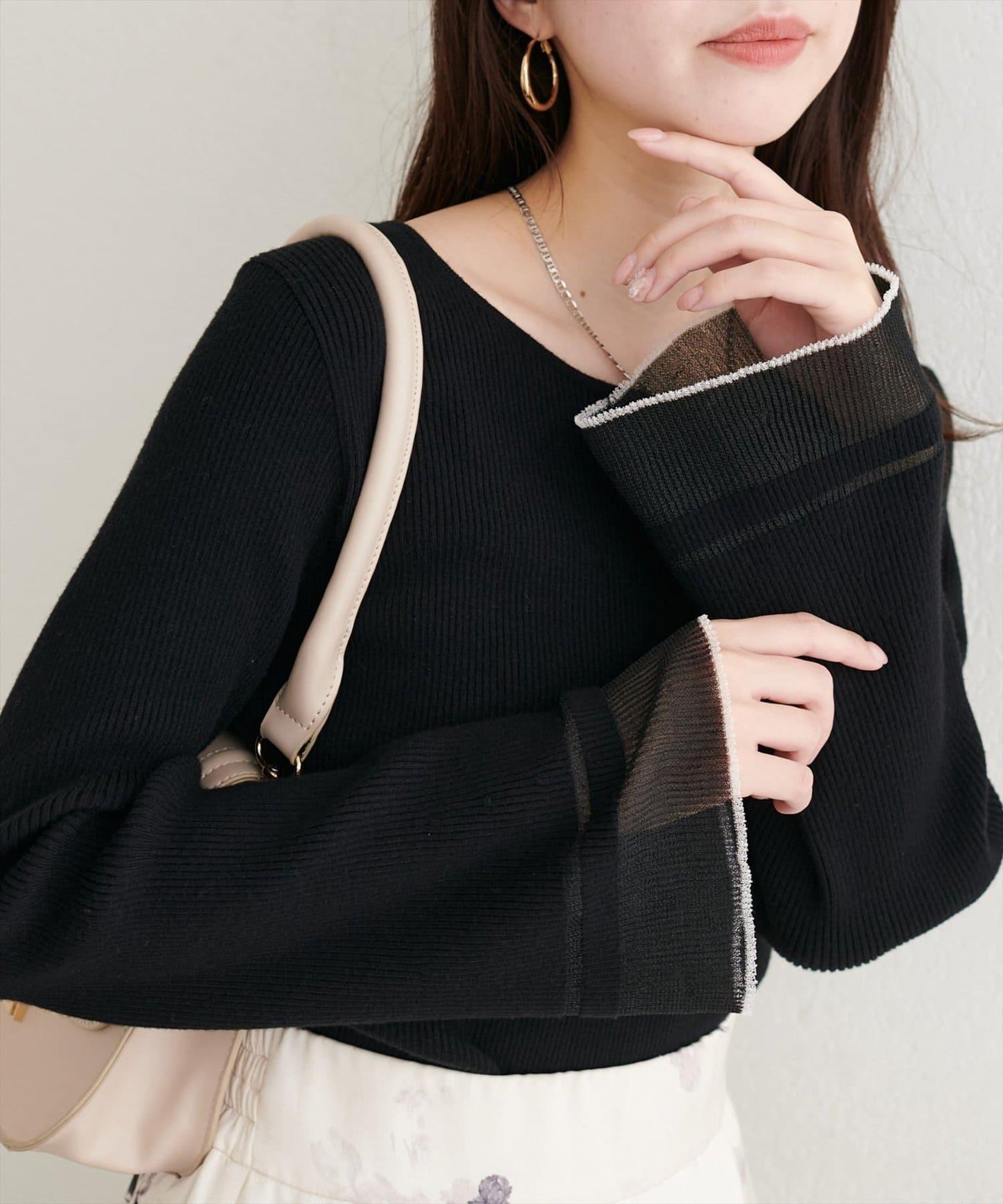 袖口透視喇叭袖針織衫