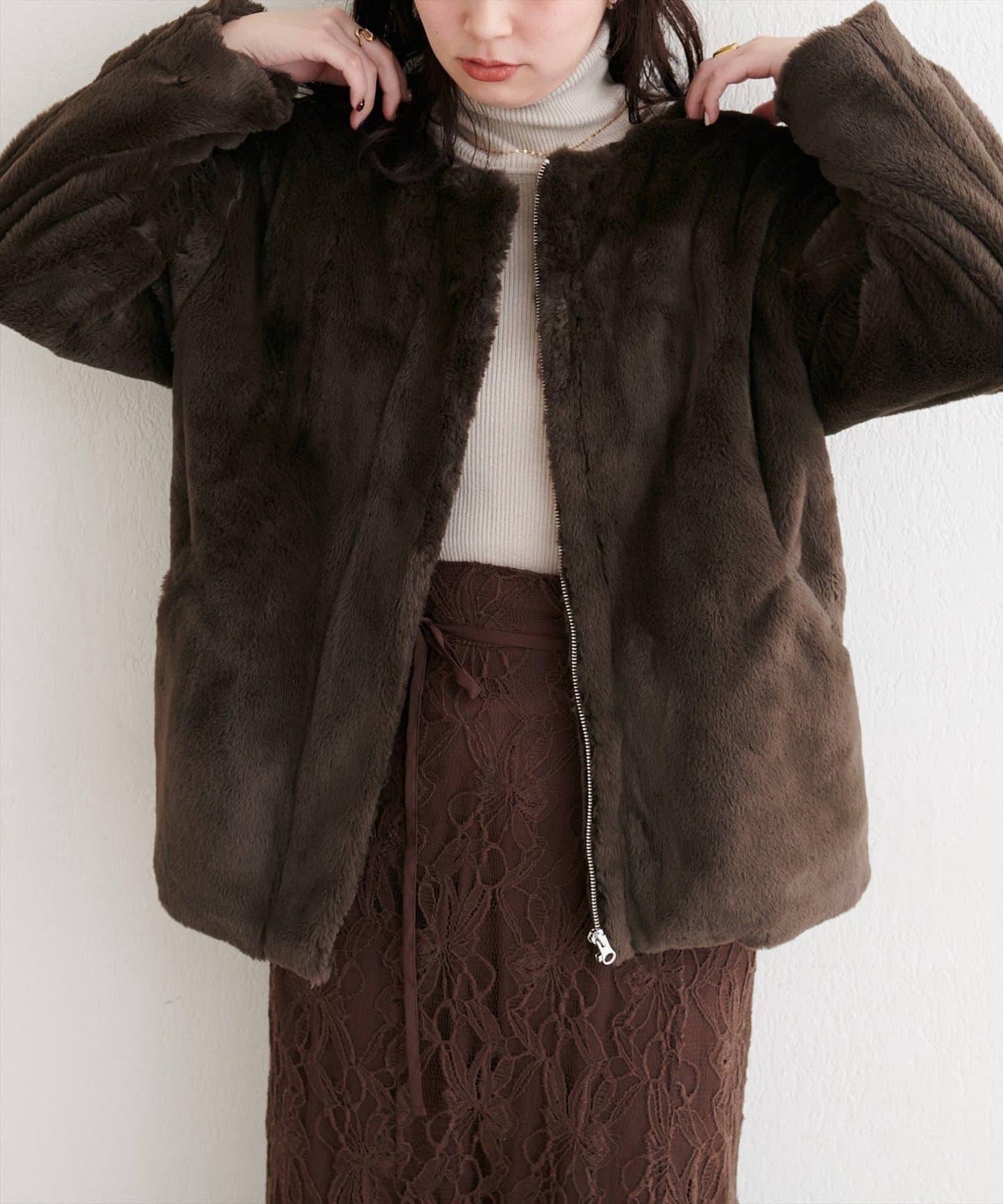 拼色仿羊羔絨中長款大衣