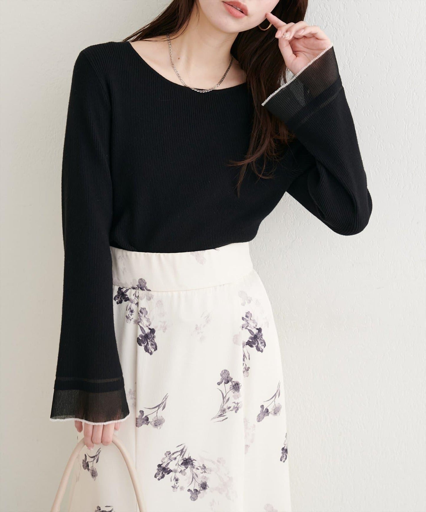 袖口透視喇叭袖針織衫