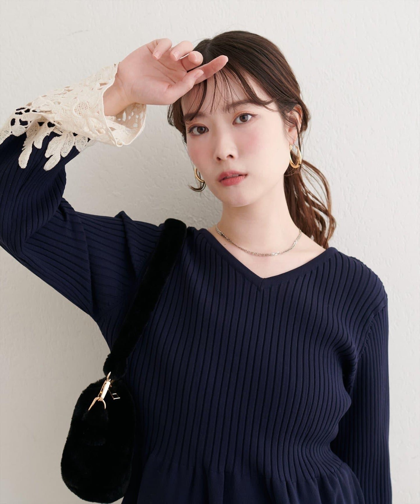 袖部蕾絲荷葉邊針織衫