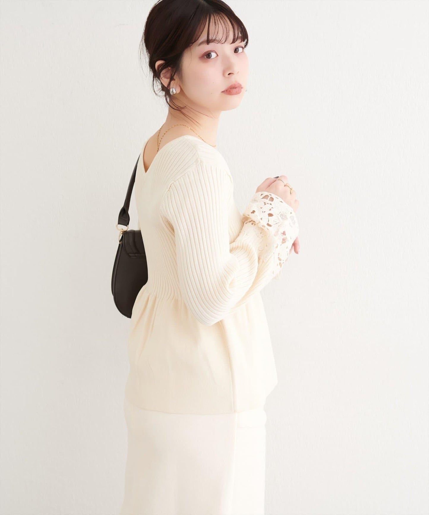 袖部蕾絲荷葉邊針織衫