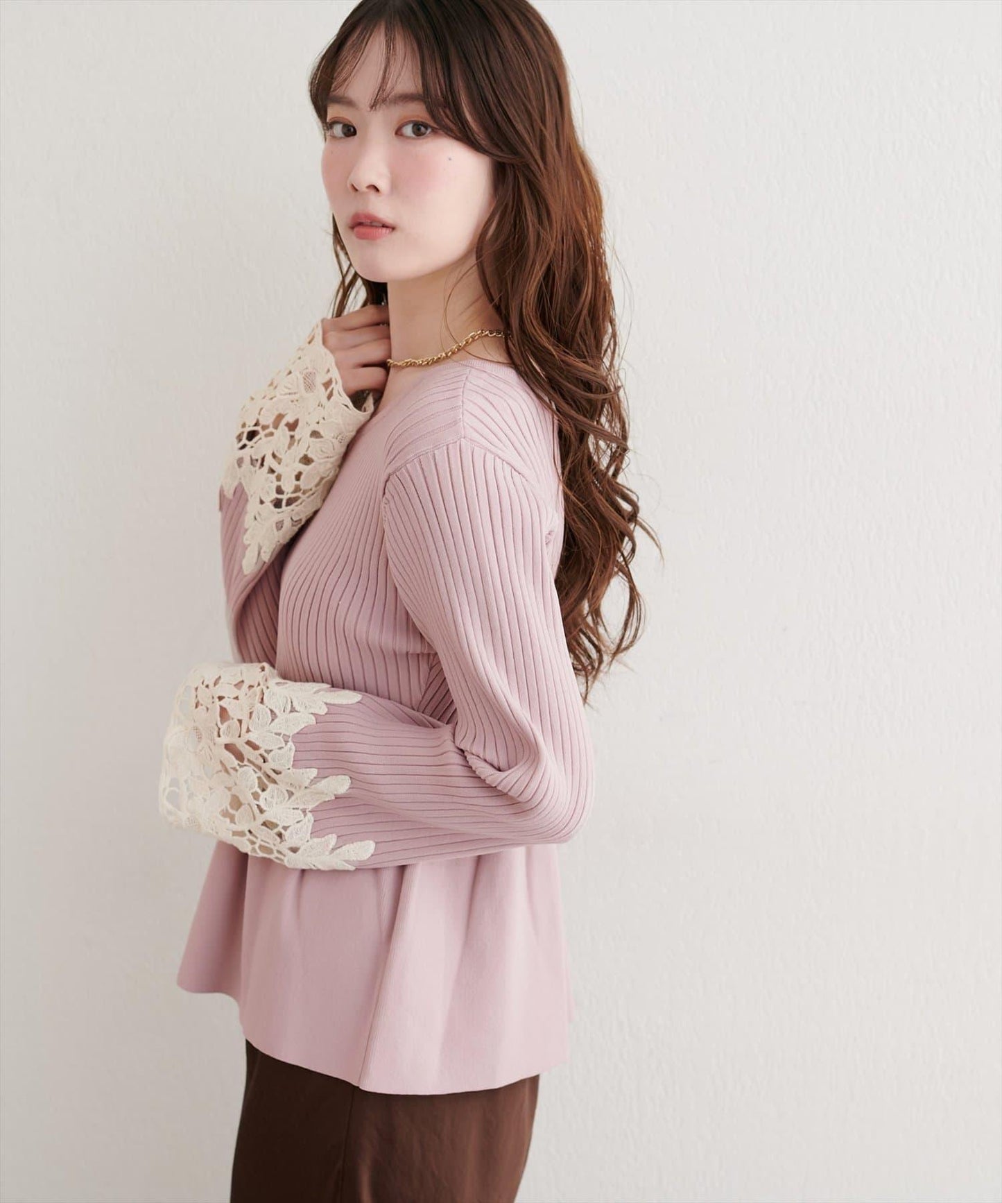 袖部蕾絲荷葉邊針織衫