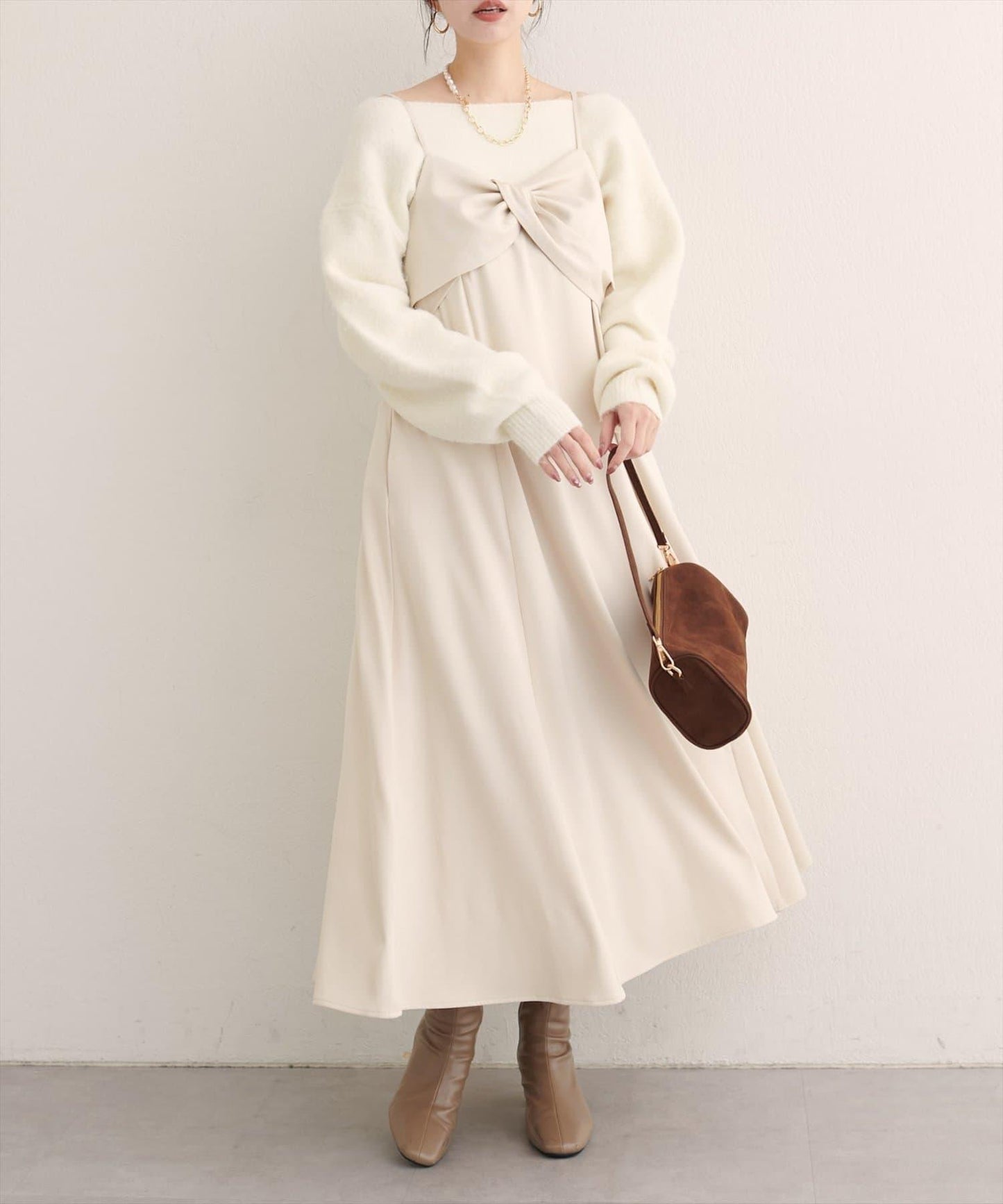 〈osono〉扭結蝴蝶結吊帶連衣裙