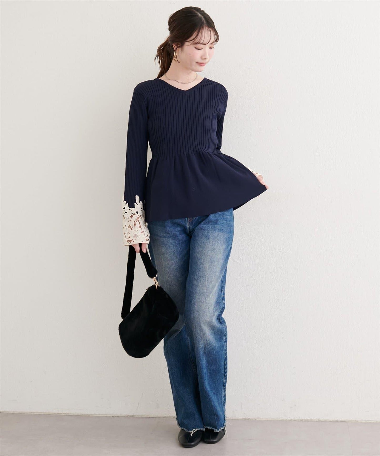 袖部蕾絲荷葉邊針織衫