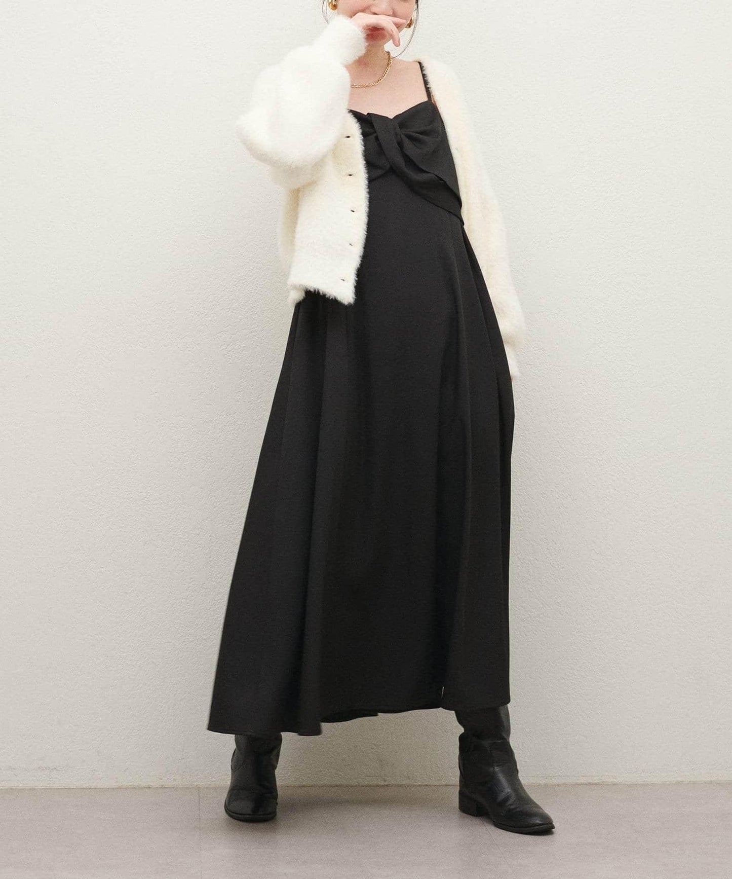 〈osono〉扭結蝴蝶結吊帶連衣裙