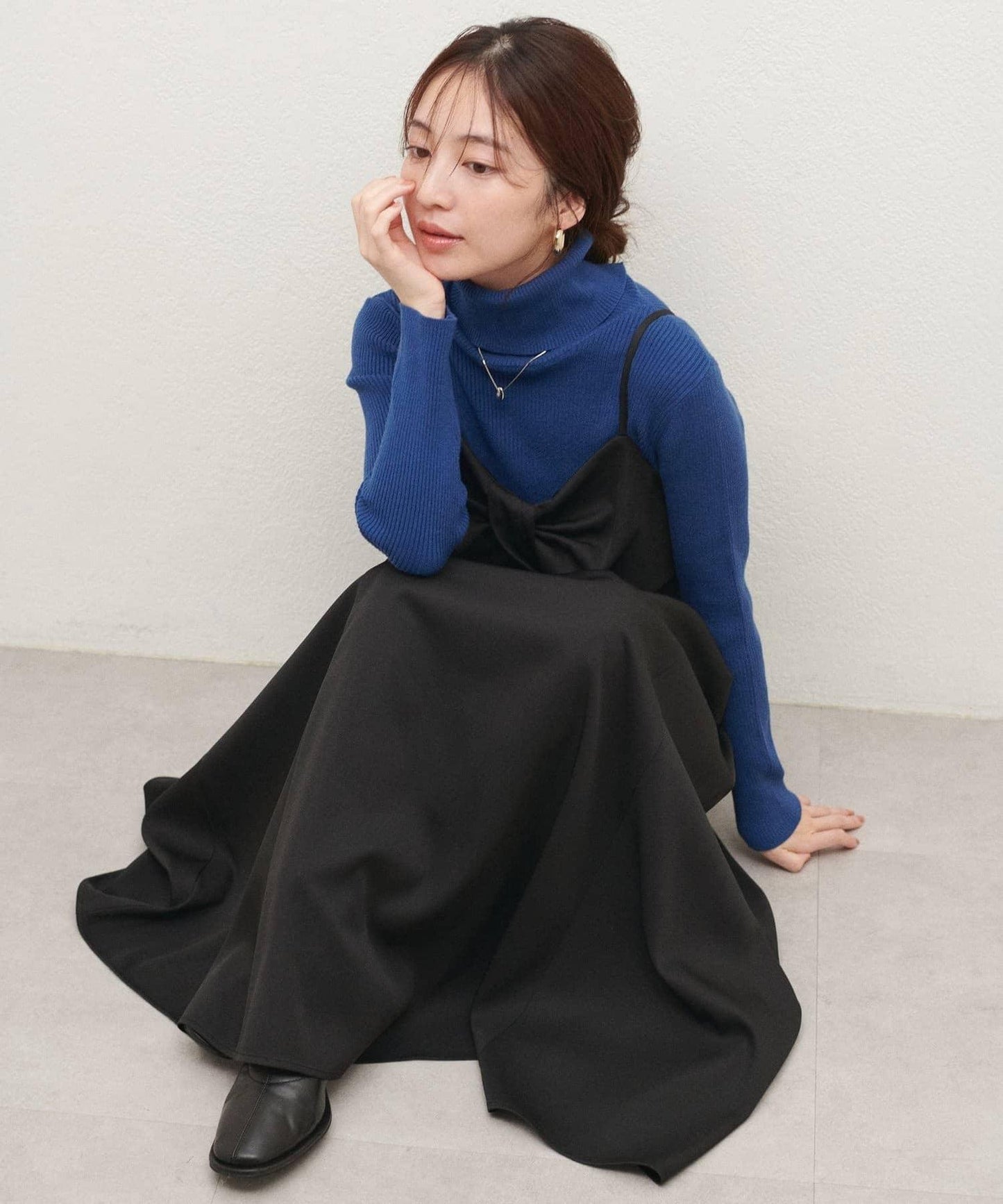 〈osono〉扭結蝴蝶結吊帶連衣裙