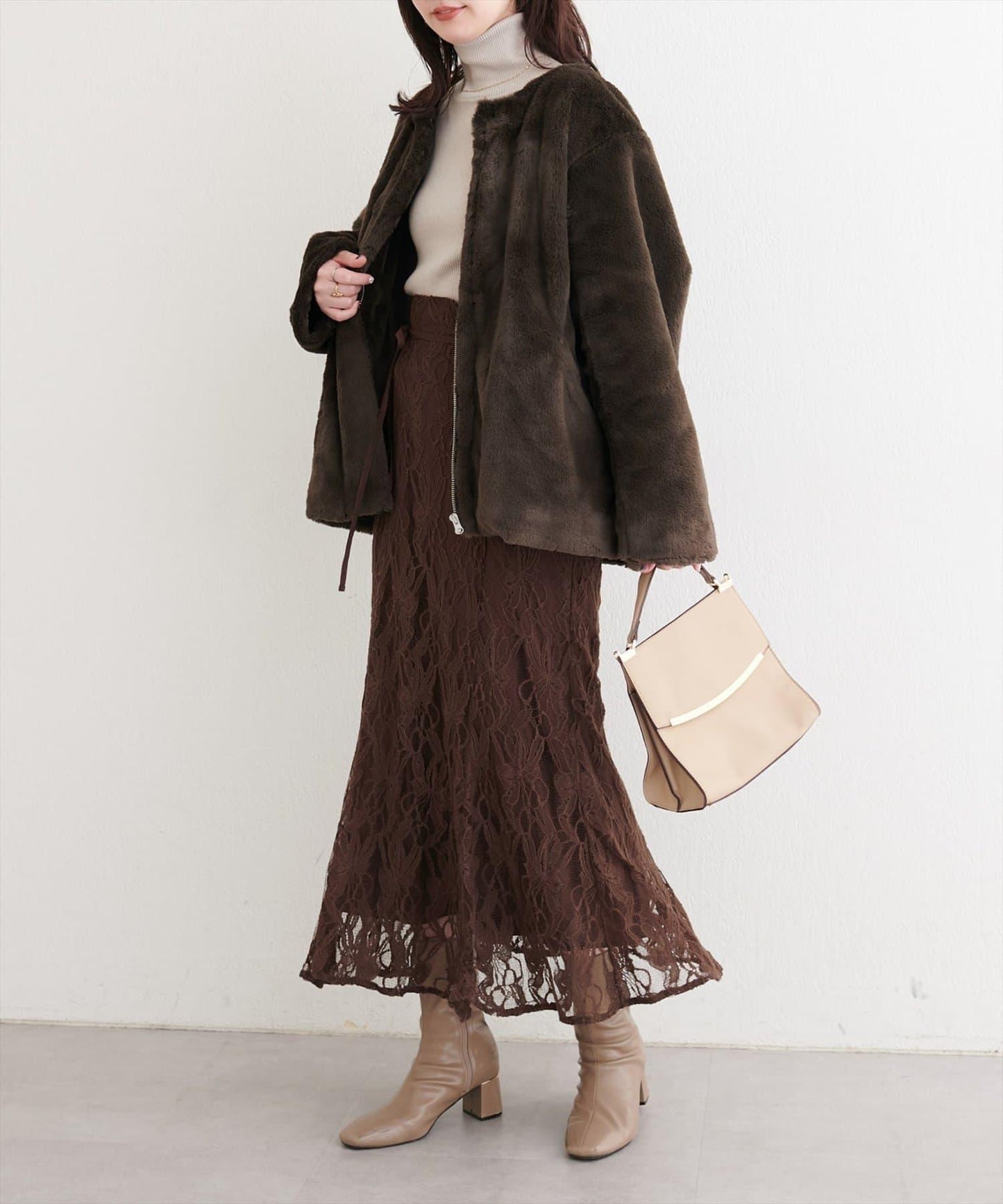 拼色仿羊羔絨中長款大衣