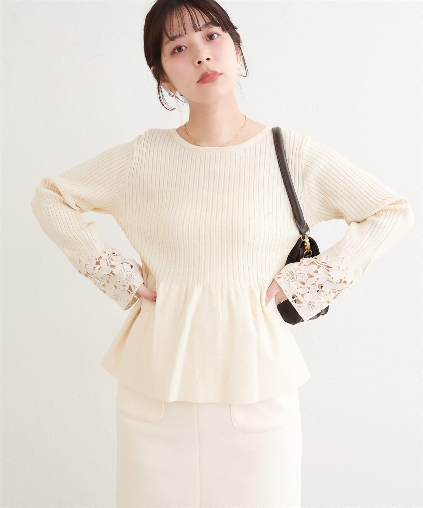 袖部蕾絲荷葉邊針織衫