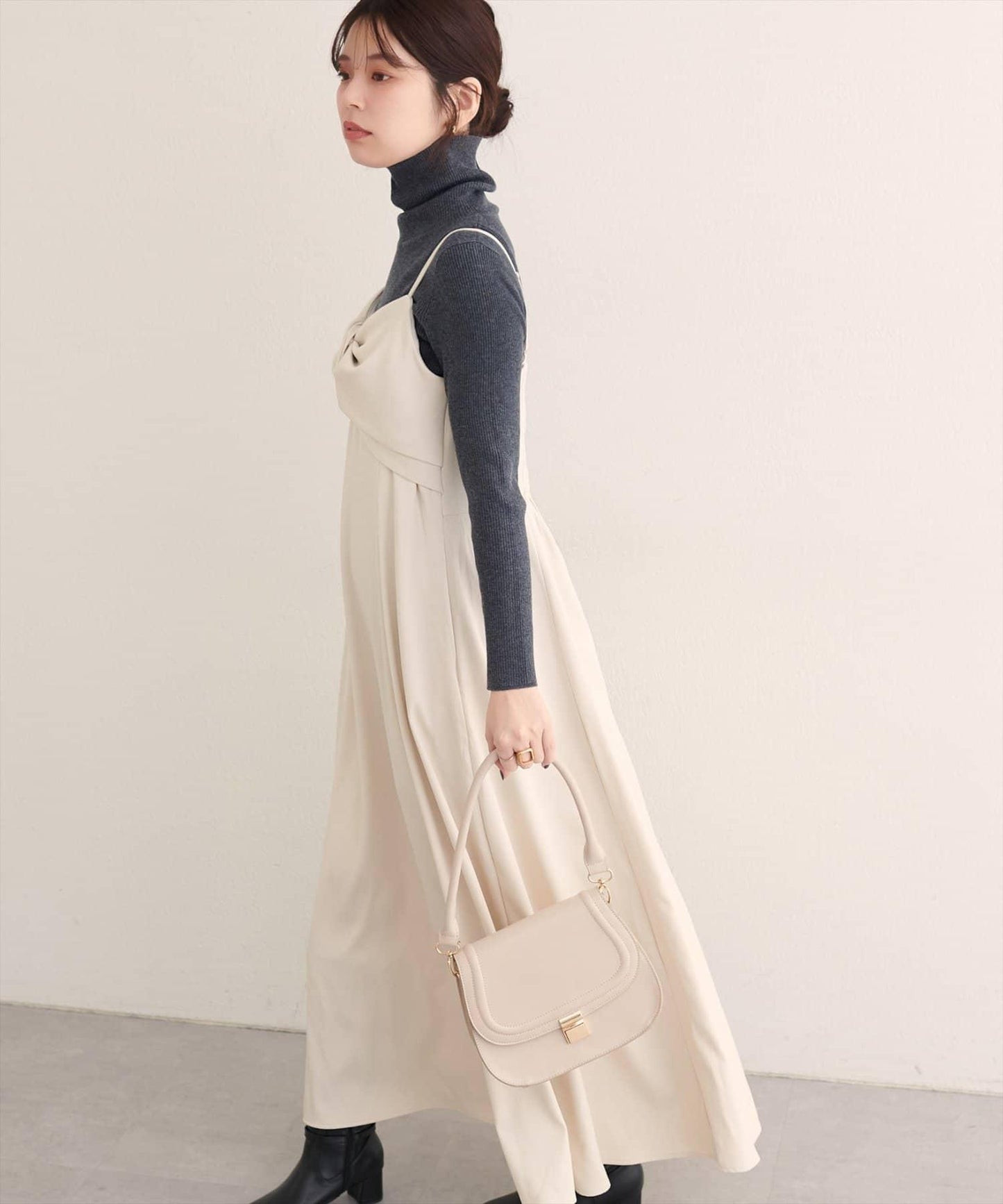 〈osono〉扭結蝴蝶結吊帶連衣裙