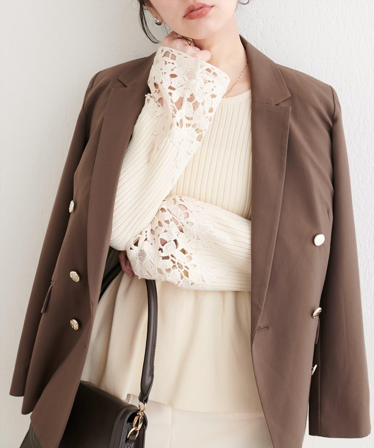 袖部蕾絲荷葉邊針織衫