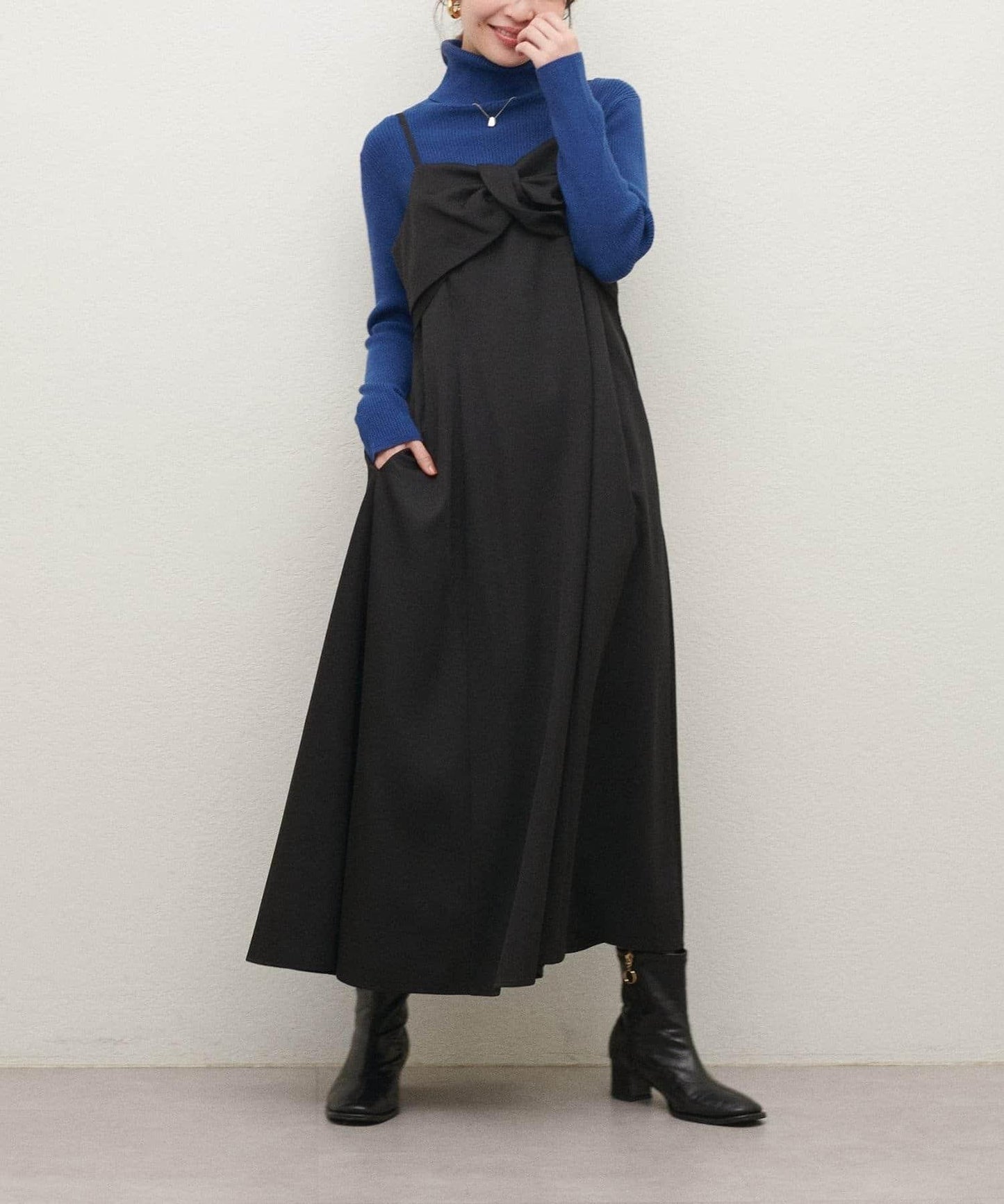 〈osono〉扭結蝴蝶結吊帶連衣裙