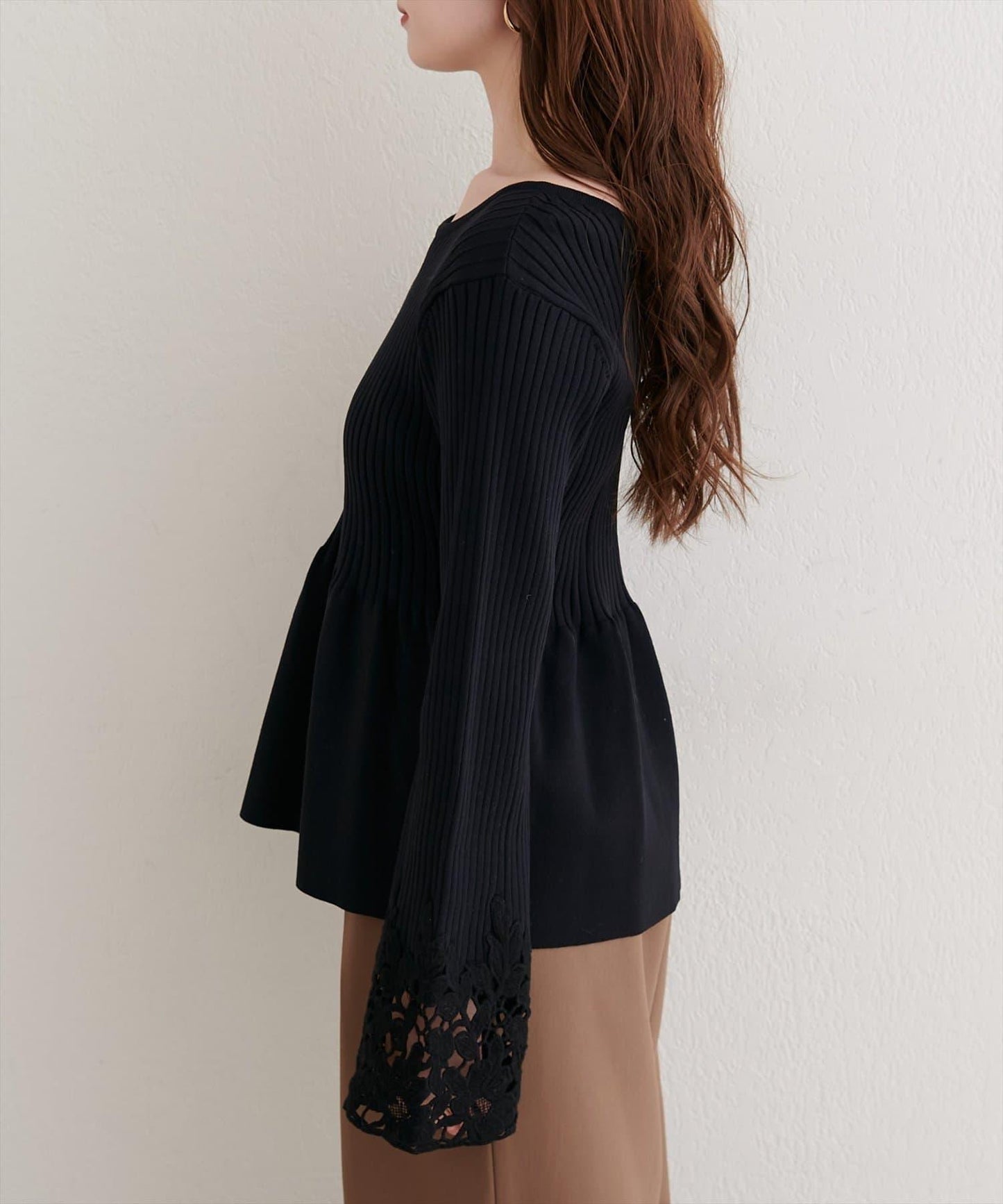 袖部蕾絲荷葉邊針織衫