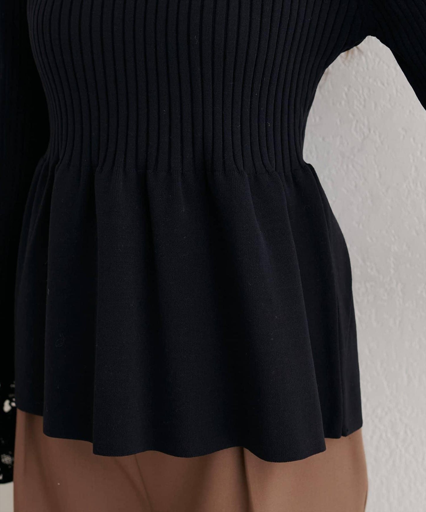 袖部蕾絲荷葉邊針織衫