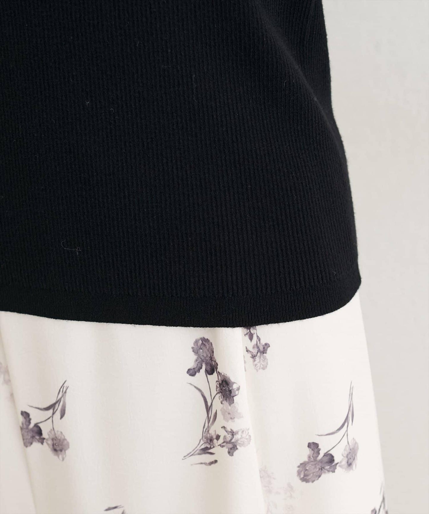 袖口透視喇叭袖針織衫