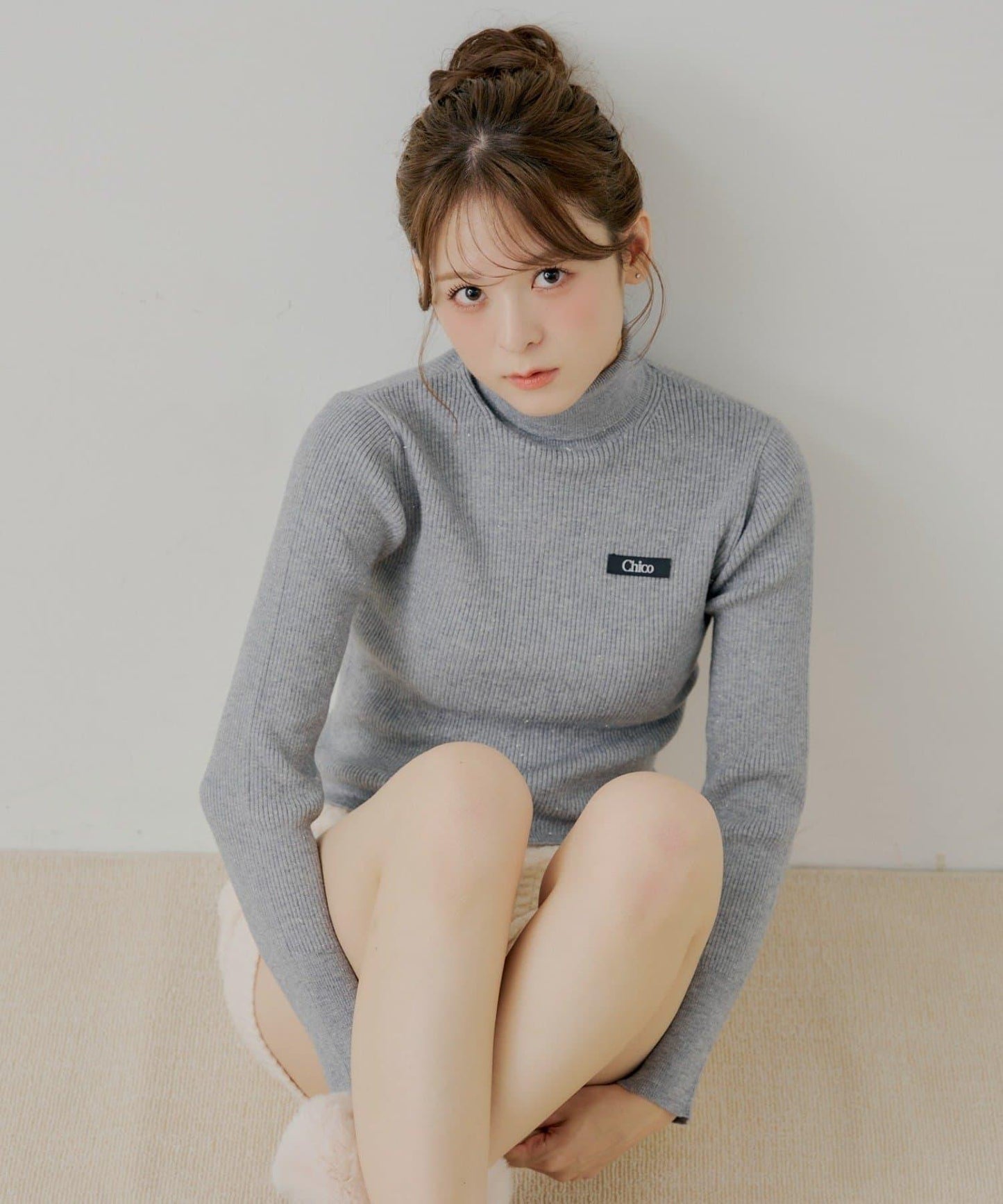 胸前標誌亮片高領針織衫