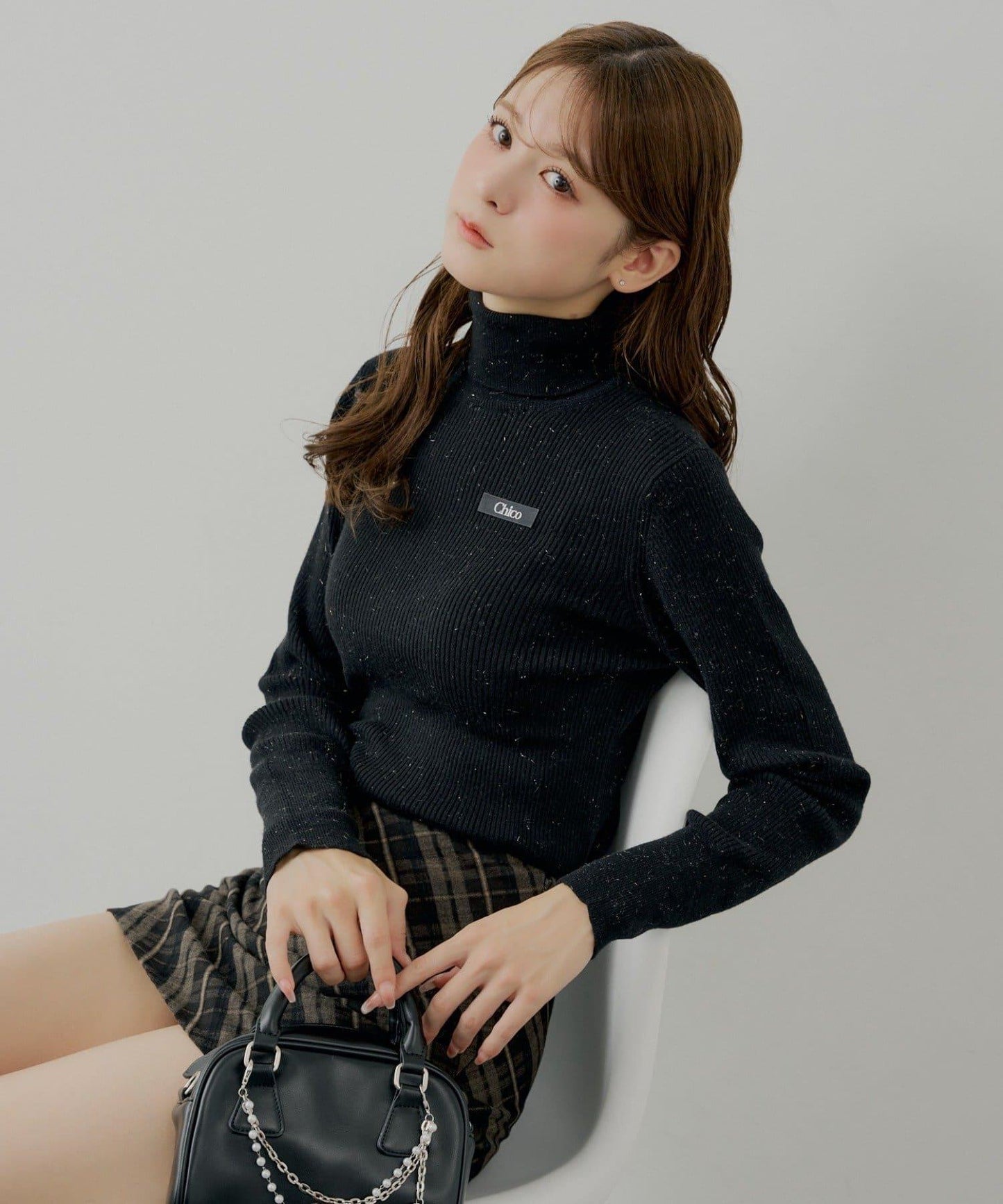 胸前標誌亮片高領針織衫