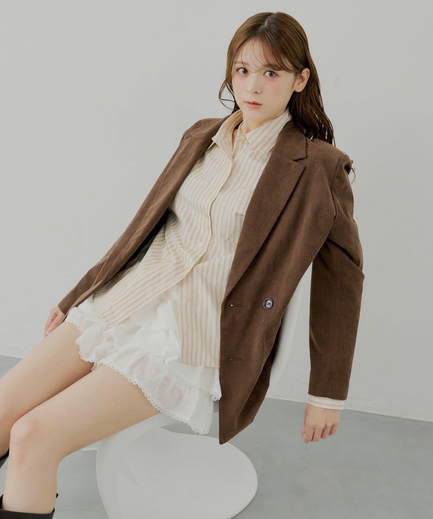 附胸針條紋寬鬆襯衫