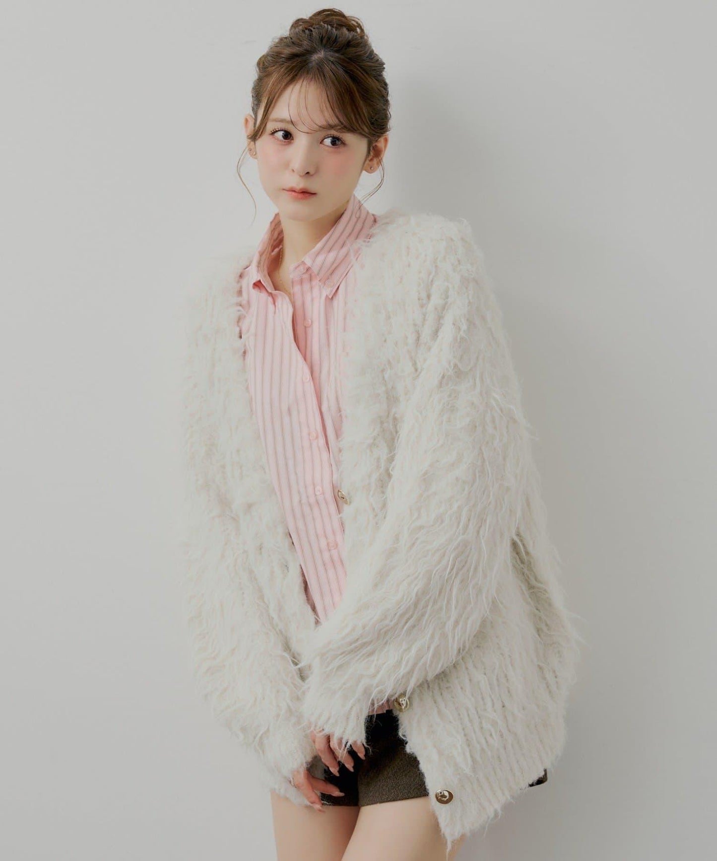 附胸針條紋寬鬆襯衫