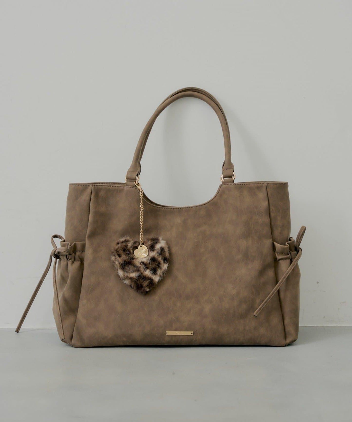 心形毛絨掛飾托特包