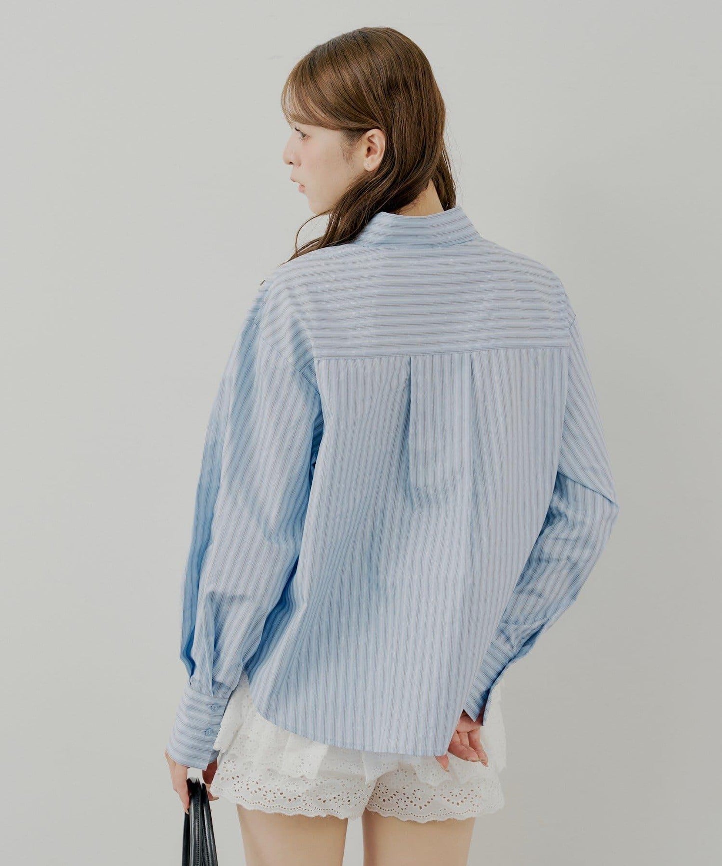 附胸針條紋寬鬆襯衫