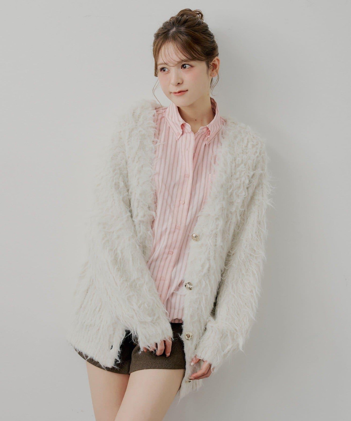 附胸針條紋寬鬆襯衫